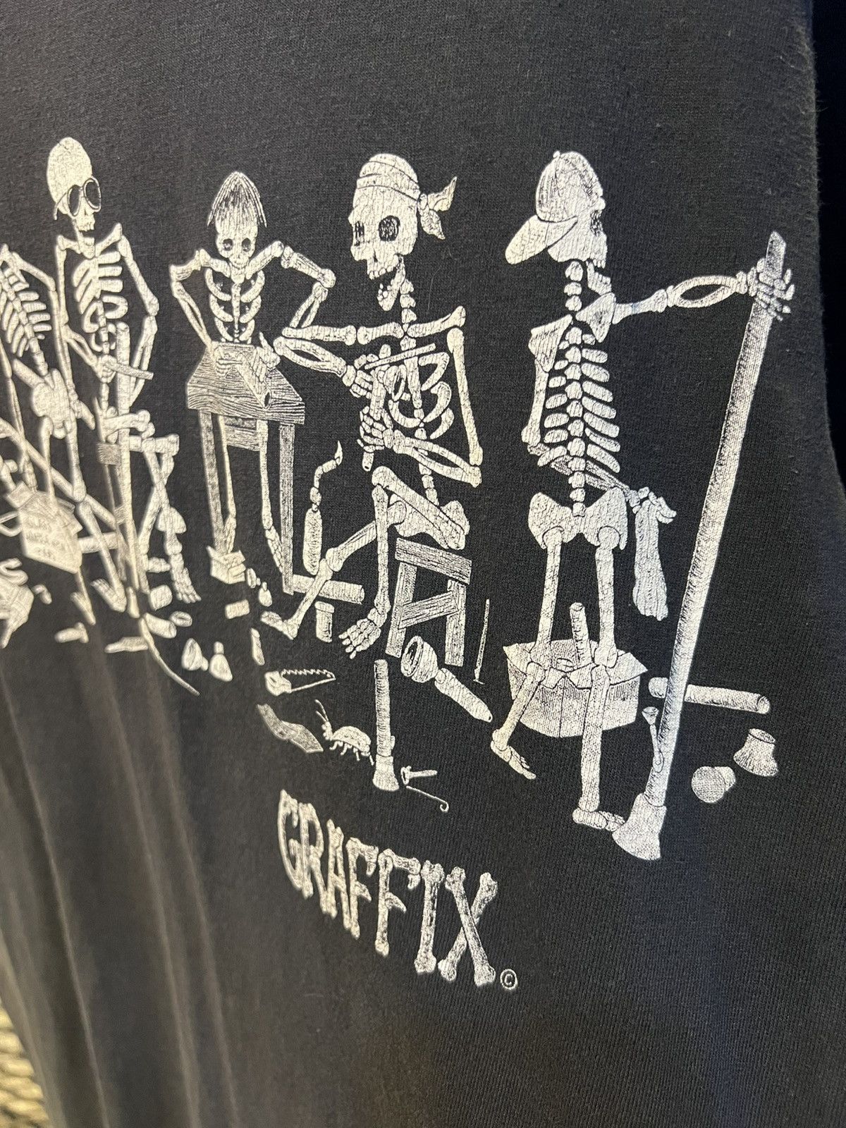 Vintage Vintage Graffix Skeleton 90s Shirt Size US L / EU 52-54 / 3 - 4 Thumbnail