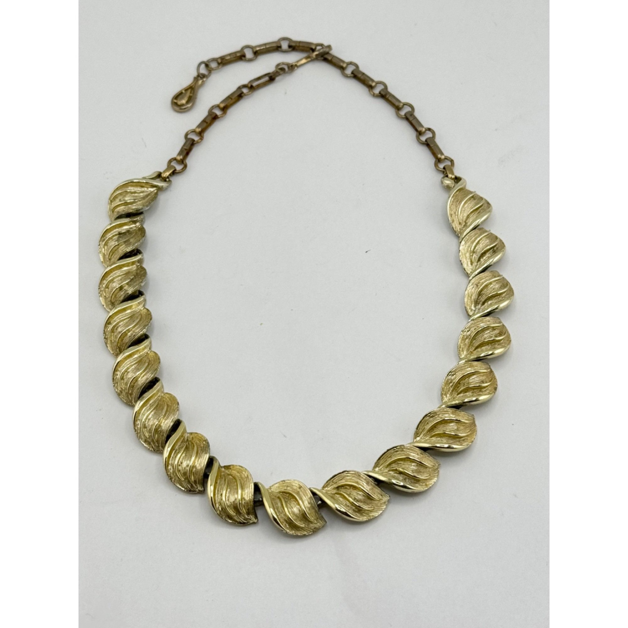 Vintage Vintage Coro gold textured collar necklace Size ONE SIZE - 1 Thumbnail