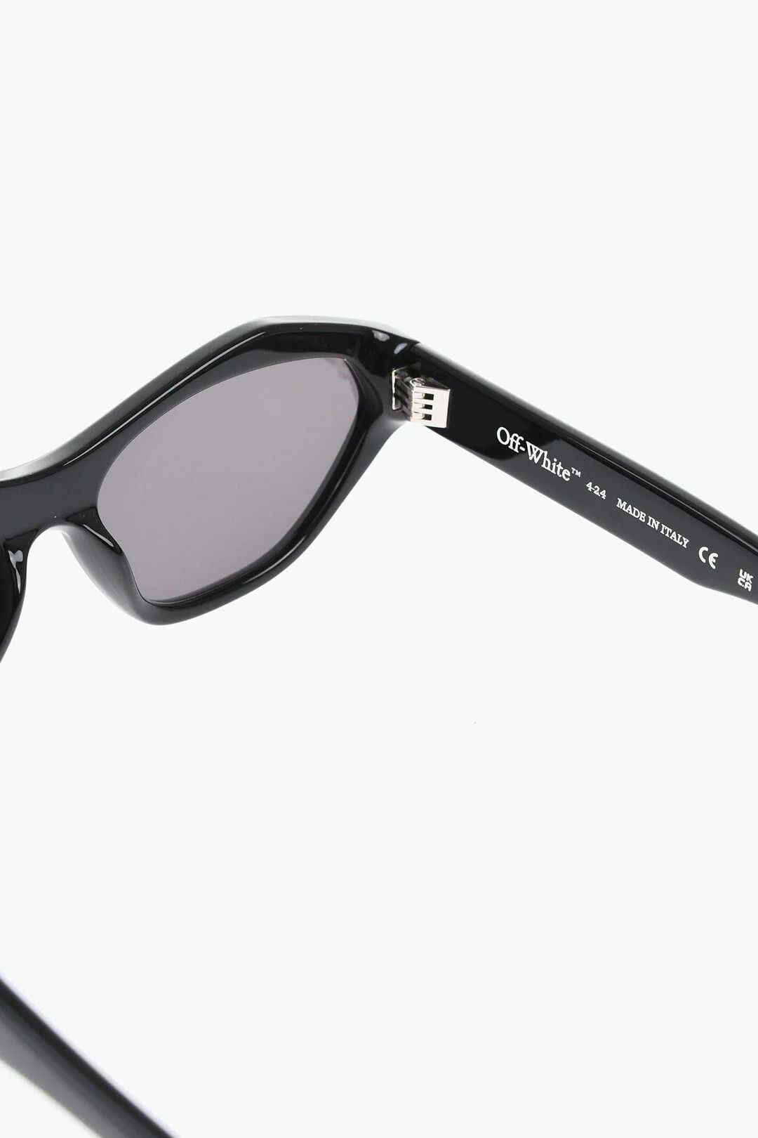 Off-White og1mm0426 Size: OS / Cat-eye Sunglasses in Black Size ONE SIZE - 3 Thumbnail