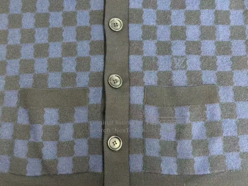Louis Vuitton Louis Vuitton V-Neck Plaid Loose Long Sleeve Sweater Size US S / EU 44-46 / 1 - 3 Thumbnail
