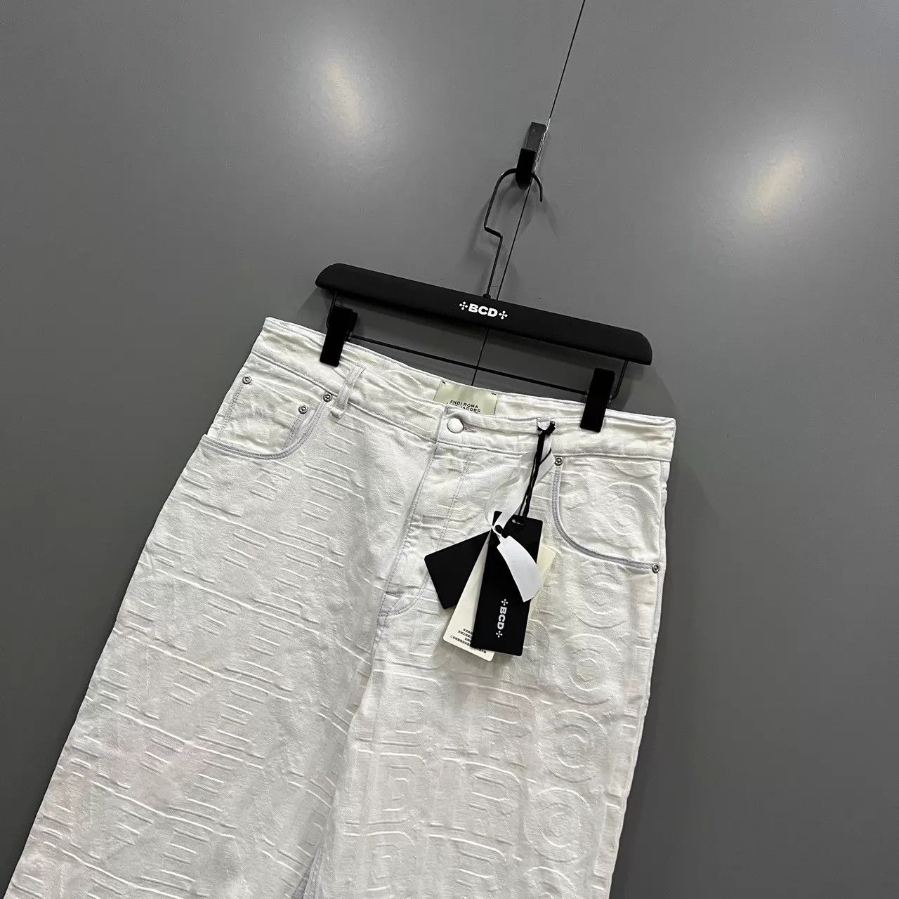 Fendi FENDI x Mars Jacobs White Logo Jeans NWT 32,34,36 Size US 34 / EU 50 - 2 Thumbnail