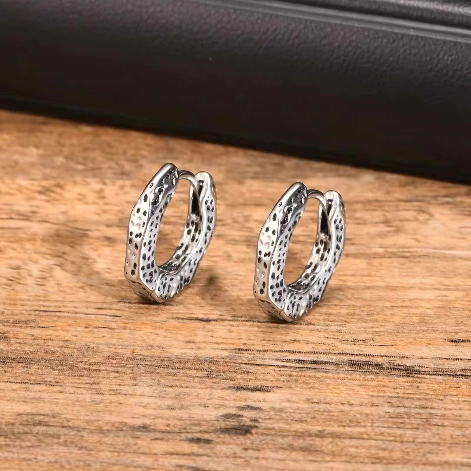 Jewelry × Vintage Irregular Crater Round Circle Hoop Earring Size ONE SIZE - 3 Thumbnail