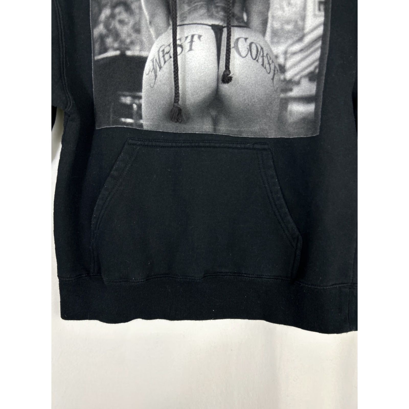 Vintage VINTAGE Estevan Oriol Womens Medium Pullover Hoodie Black West Coast Girl Booty Tattoo Size M / US 6-8 / IT 42-44 - 5 Thumbnail