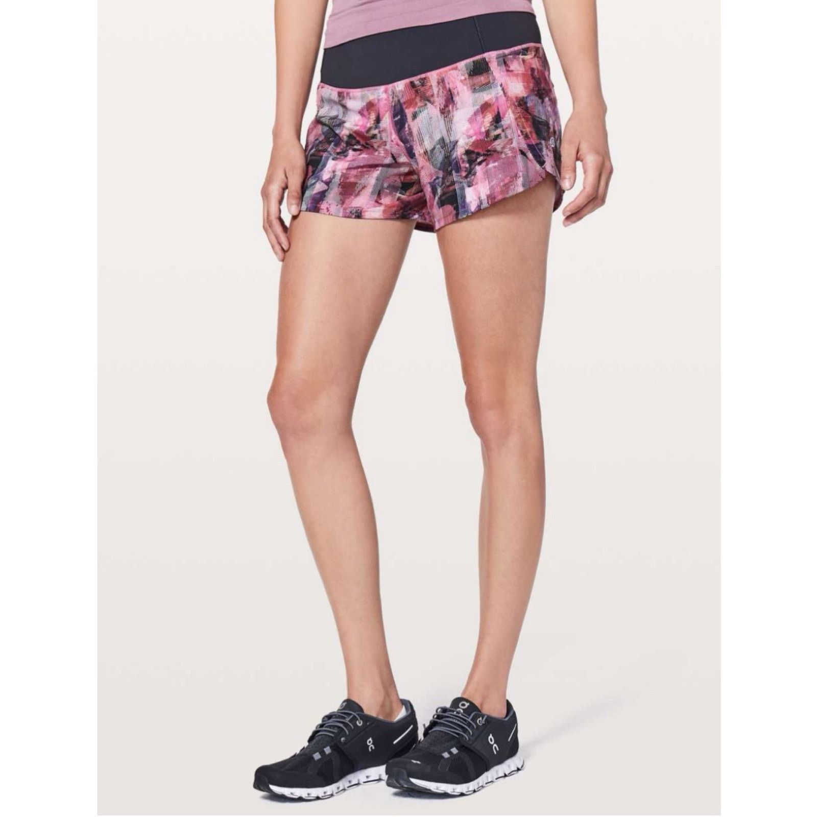 Lululemon Lululemon Run Times Short II, 4" - size 4 Size 27" / US 4 / IT 40 - 4 Thumbnail