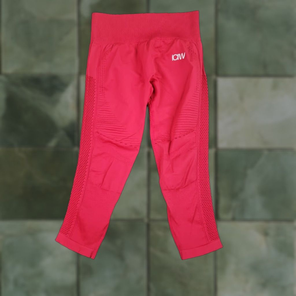 Vintage ICIW Women's Large Red Laser Cut Leggings Athleisure Active Wear Cropped Size 36" / US 14 / IT 50 - 1 Thumbnail