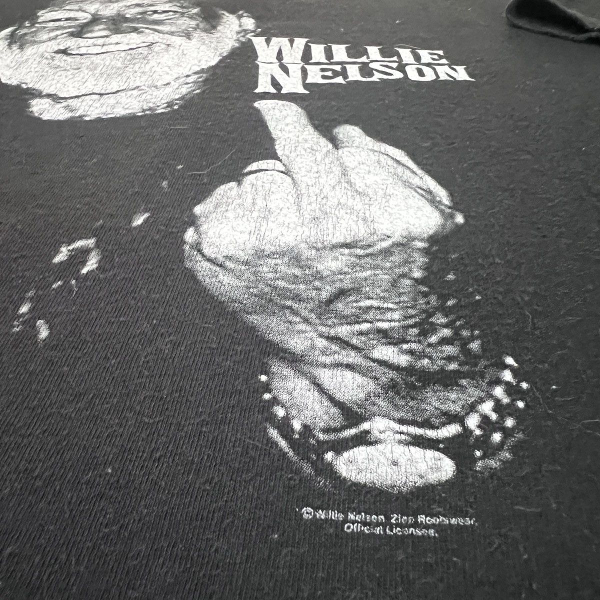 Rap Tees × Vintage × Zion Rootswear Vintage Y2K WILLIE NELSON TEE MIDDLE FINGER 2XL oversized Size US XXL / EU 58 / 5 - 5 Thumbnail