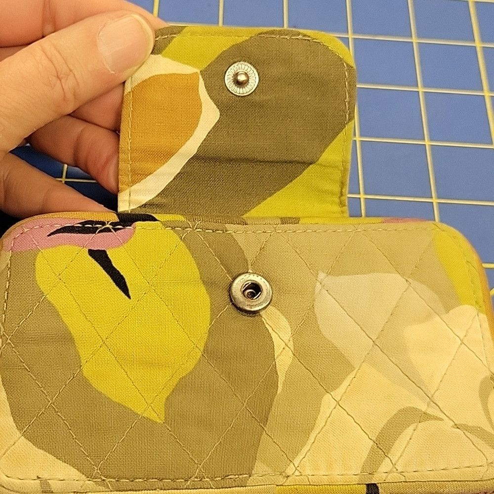 Vera Bradley Vera Bradley Quilted Wallet w Phone Pocket 5.5 x 3.5 Size ONE SIZE - 2 Thumbnail