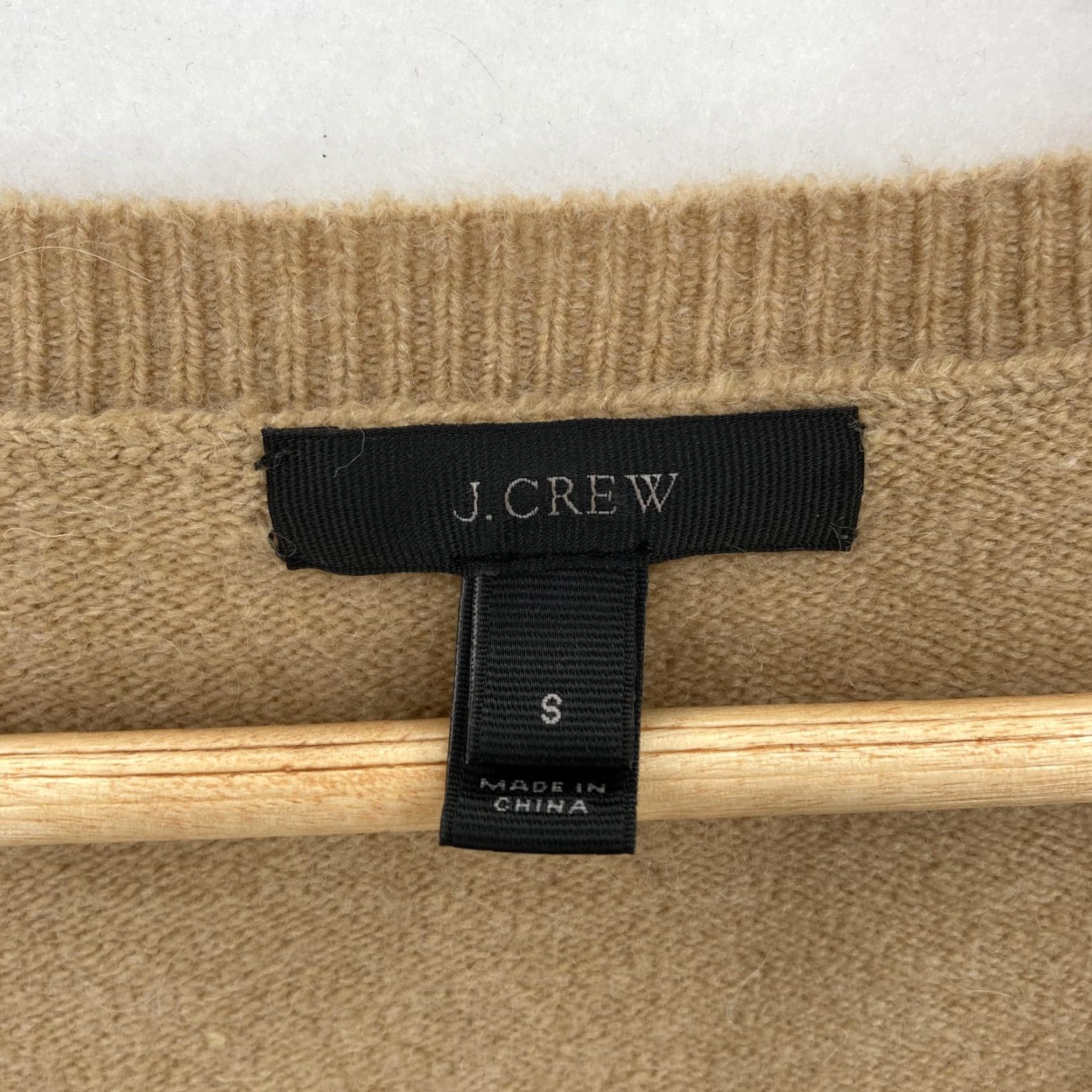 J.Crew J.CREW Sweater Womens Small Tan Wool Blend Alpaca V-Neck Pullover Pocket Cozy Knit Shirt (Casual, Workwear) Size S / US 4 / IT 40 - 4 Thumbnail