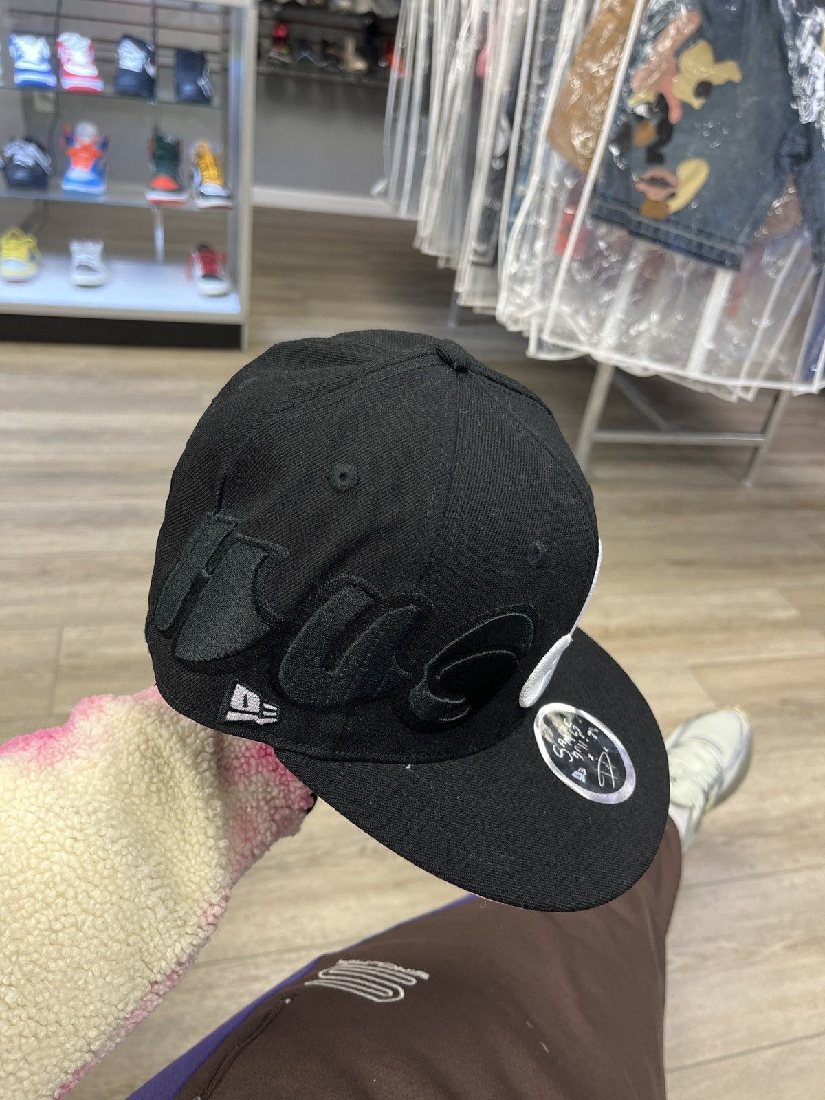 Other Sample Hugs Dude Era Glausangeles Fitted size 7 1/8 Size ONE SIZE - 3 Thumbnail