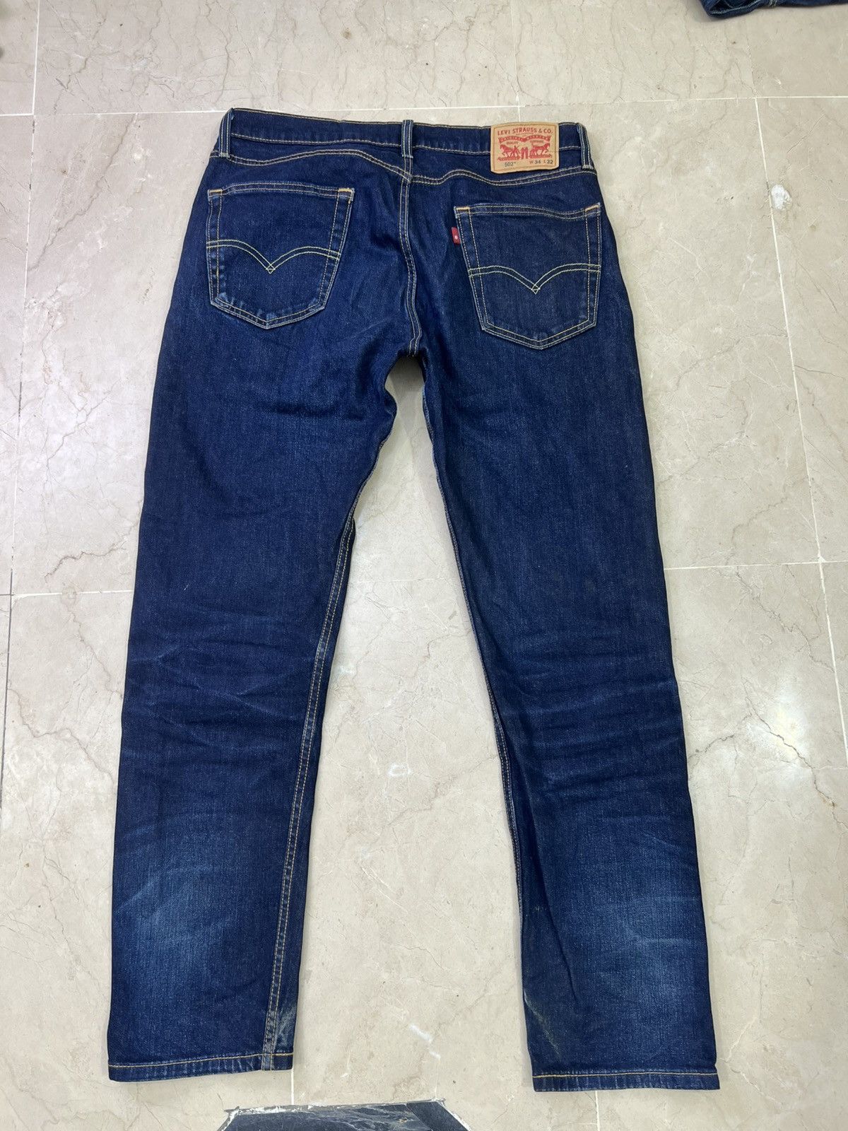 Levi's Contemporary Levi’s 502 Dark Wash SelvedgeStyle Tapereddenim Size US 34 / EU 50 - 10 Thumbnail