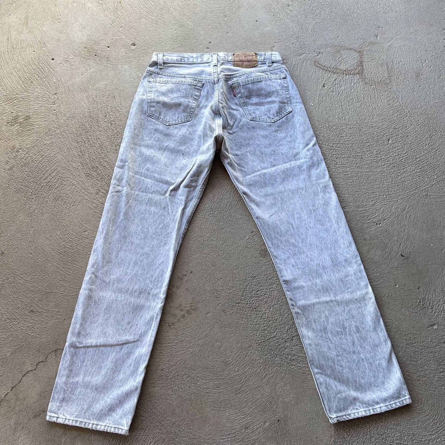 Levi's VINTAGE Levi's 501 Jeans Adult 32x32 Gray Denim Button Fly Straight Men 80s 90s Size US 32 / EU 48 - 2 Thumbnail