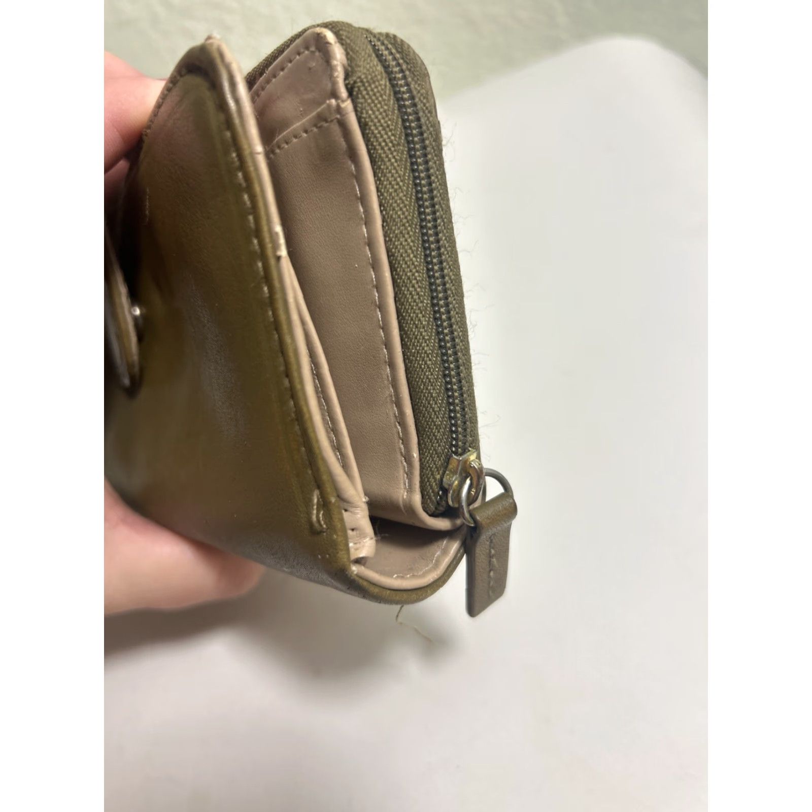 Vintage VINTAGE Buxton Bifold Wallet Leather Olive Green Men 7x3.5 Distressed Marks Coin Pocket Zipper Missing Size ONE SIZE - 5 Thumbnail