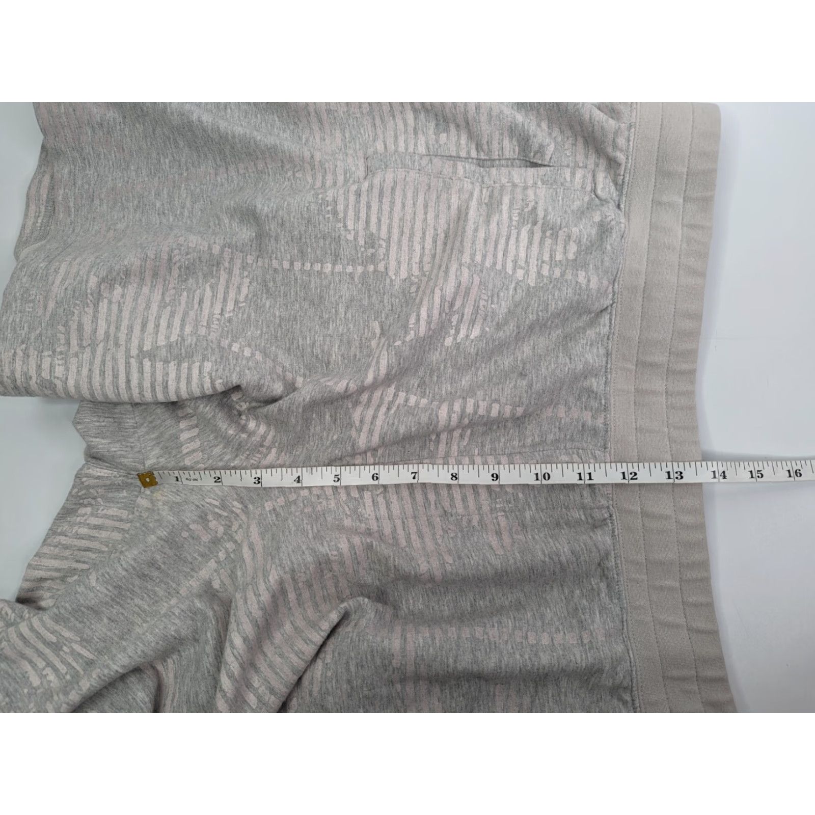 Armani Exchange Armani Exchange A|X Striped Palms Fleece Sweat Shorts Mens 2XL Grey Abstract Sweat Shorts Mens 2XL Gray Abstract Size US 39 - 5 Thumbnail