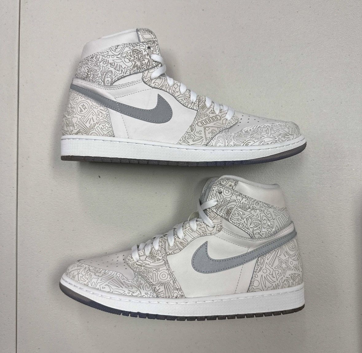 Jordan Brand Size 13 - Air Jordan 1 Retro OG High Laser White Leather Size US 13 / EU 46 - 1 Thumbnail