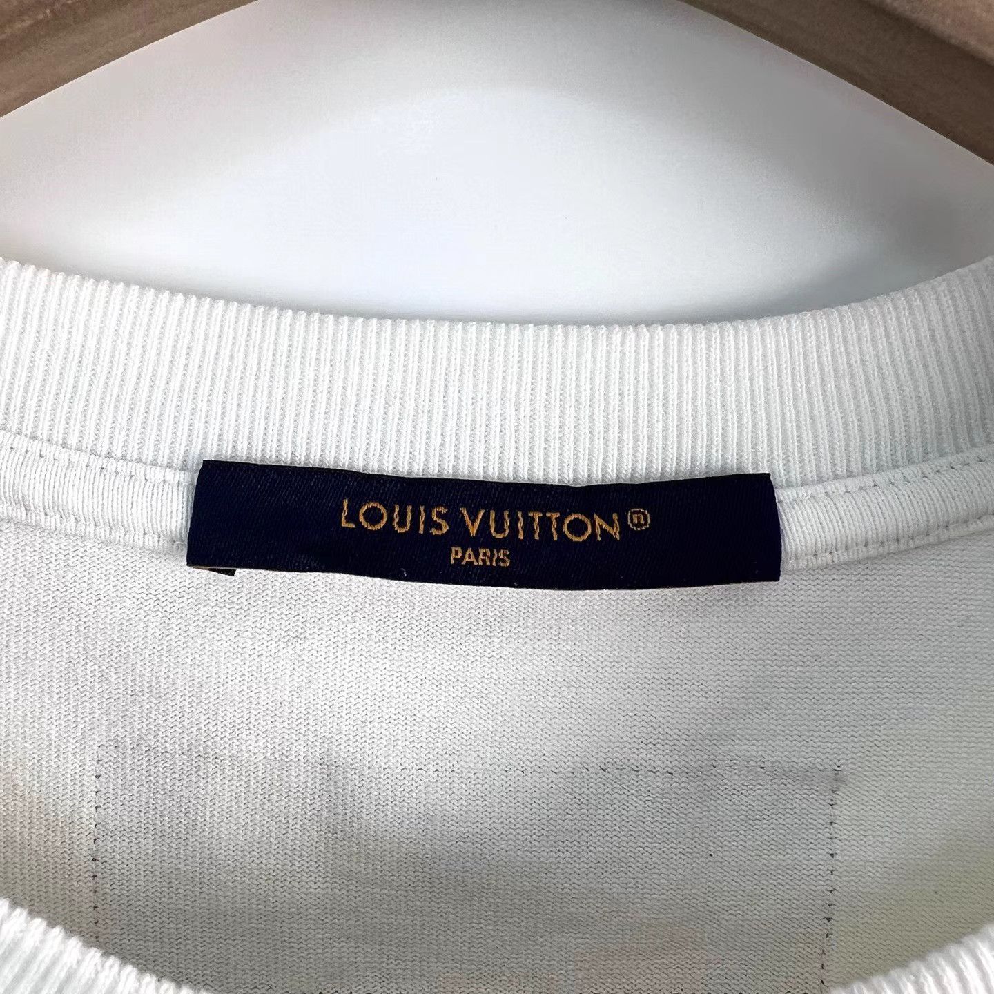Louis Vuitton Louis Vuitton White Rainbow Logo Short Sleeve K12 Size US XL / EU 56 / 4 - 4 Thumbnail