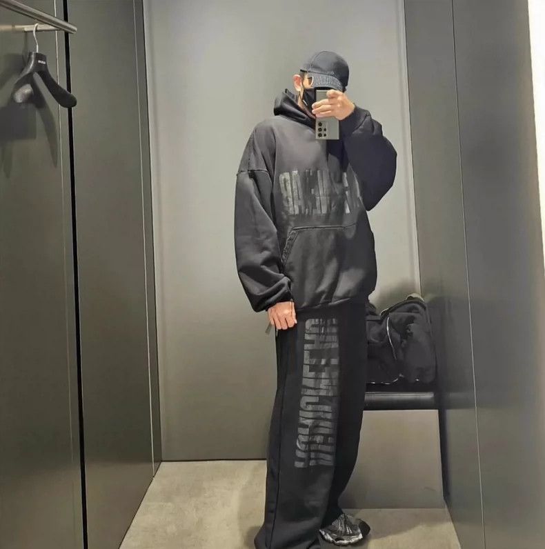 Balenciaga Balenciaga size XS Reverse printing and washing sweatpants Size US 26 / EU 42 - 9 Thumbnail