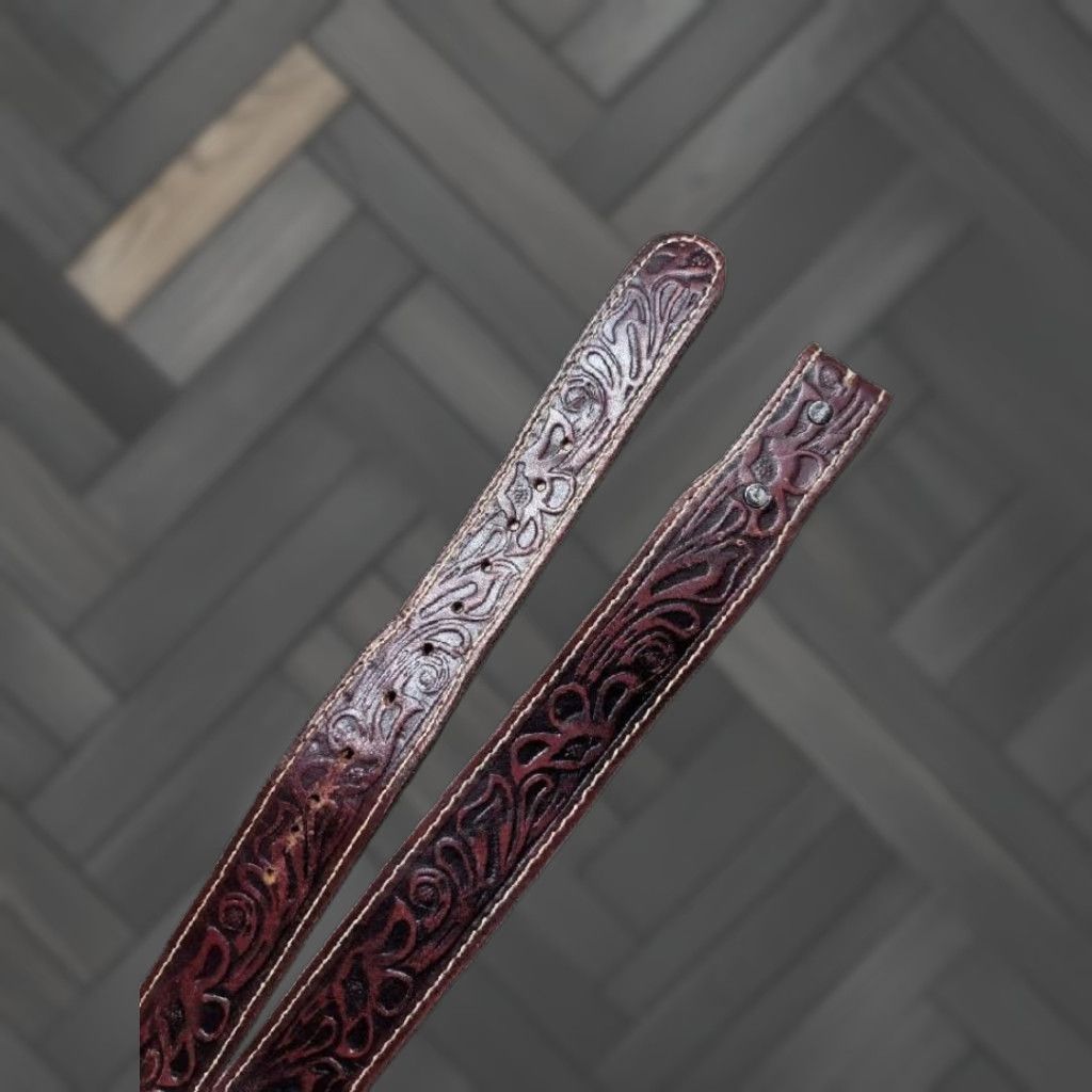 Vintage VINTAGE WESTERN BELT tapered ends brown/red floral cowhide leather - 34 - Men - Belt Size 34 - 1 Thumbnail