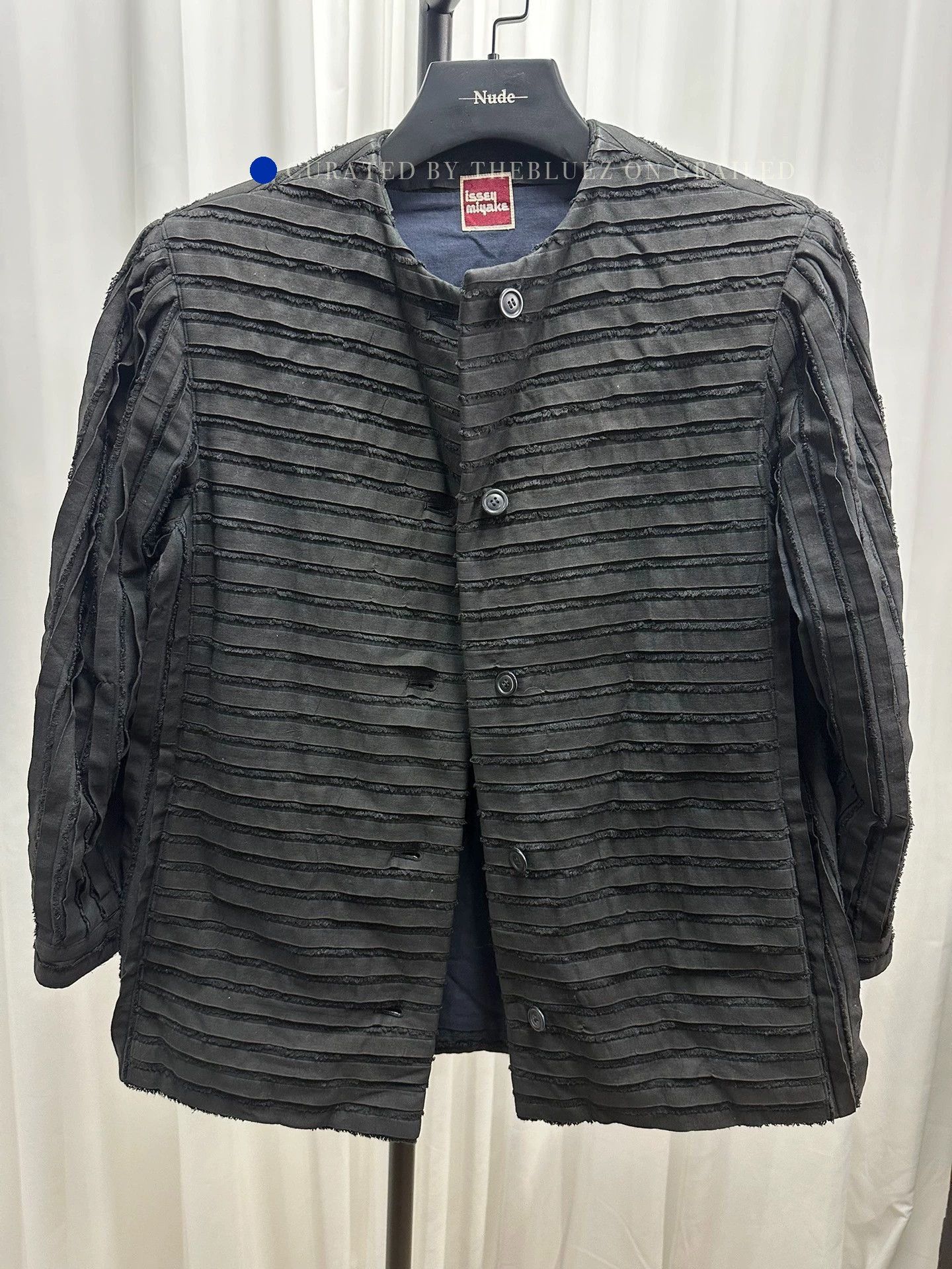Issey Miyake Vintage Pleated Jacket in Black Size US S / EU 44-46 / 1 - 1 Thumbnail