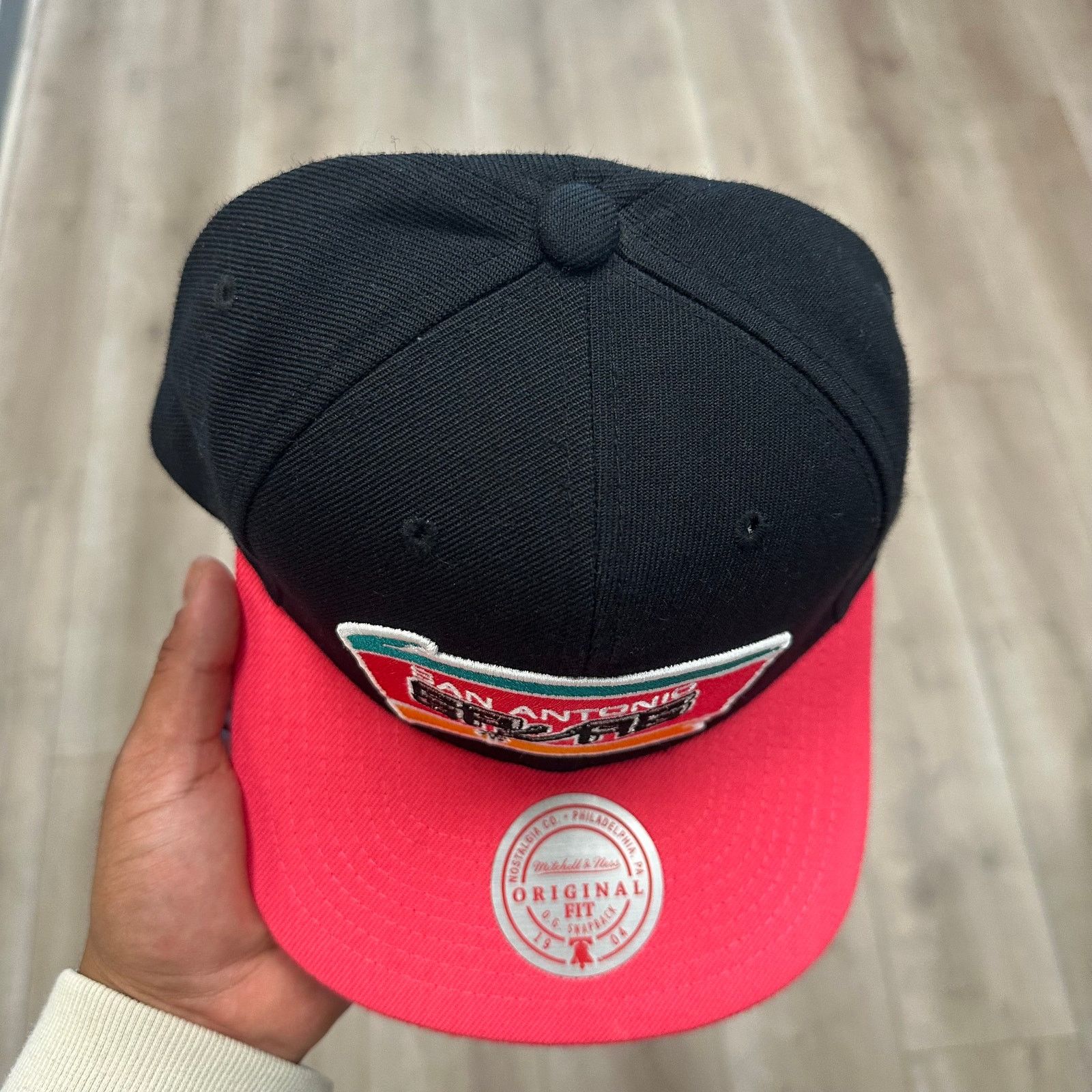Mitchell & Ness Mitchell & Ness San Antonio Spurs NBA 2-Tone Snapback hat Size ONE SIZE - 3 Thumbnail