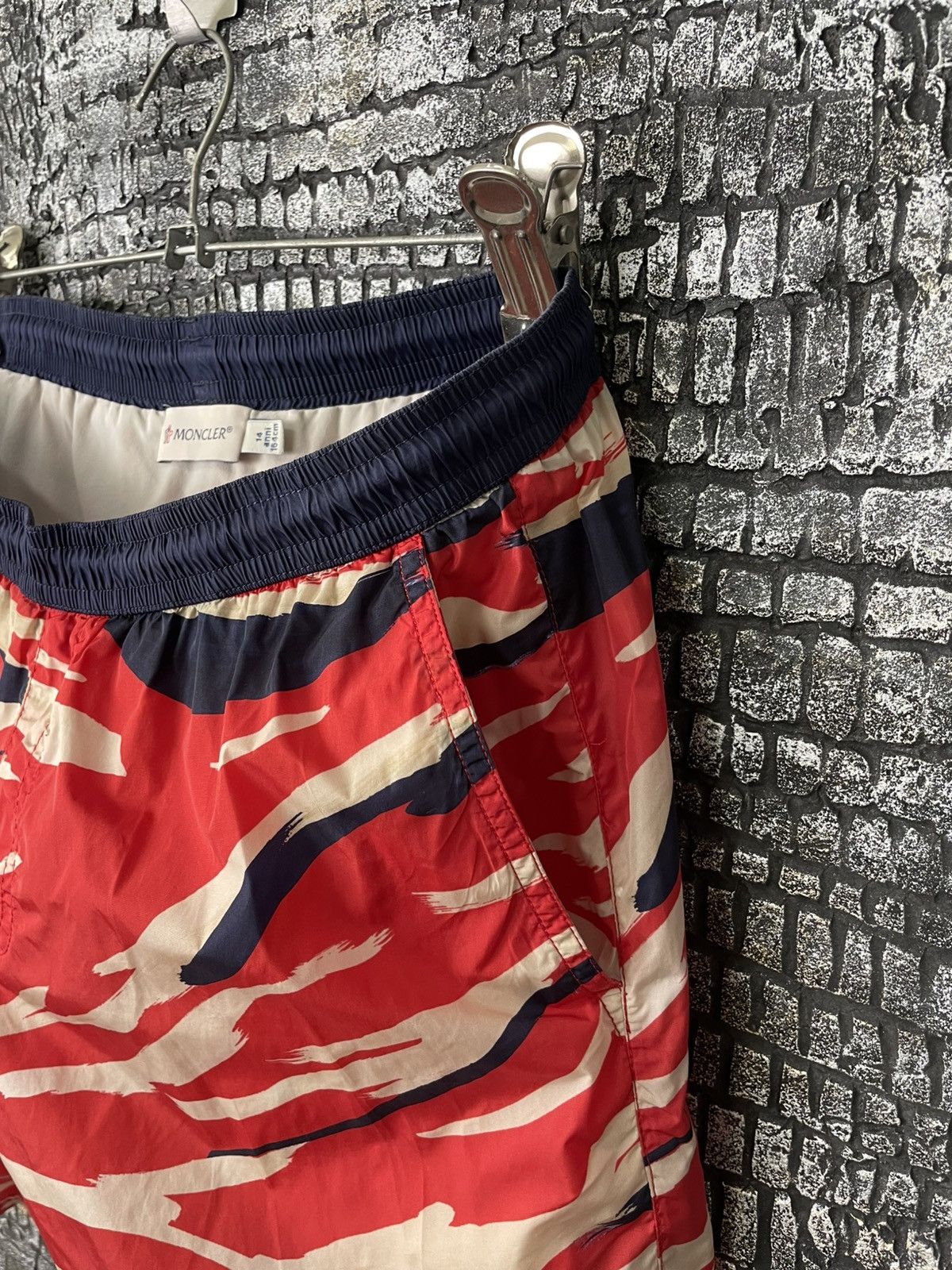 Moncler Moncler nylon short Size US 31 - 15 Thumbnail