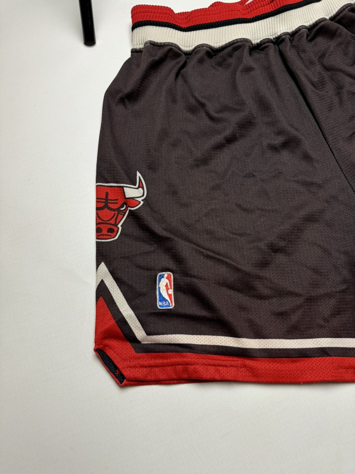 Champion × NBA × Vintage Rare vintage Chicago bulls NBA champion shorts Size US 32 / EU 48 - 4 Thumbnail