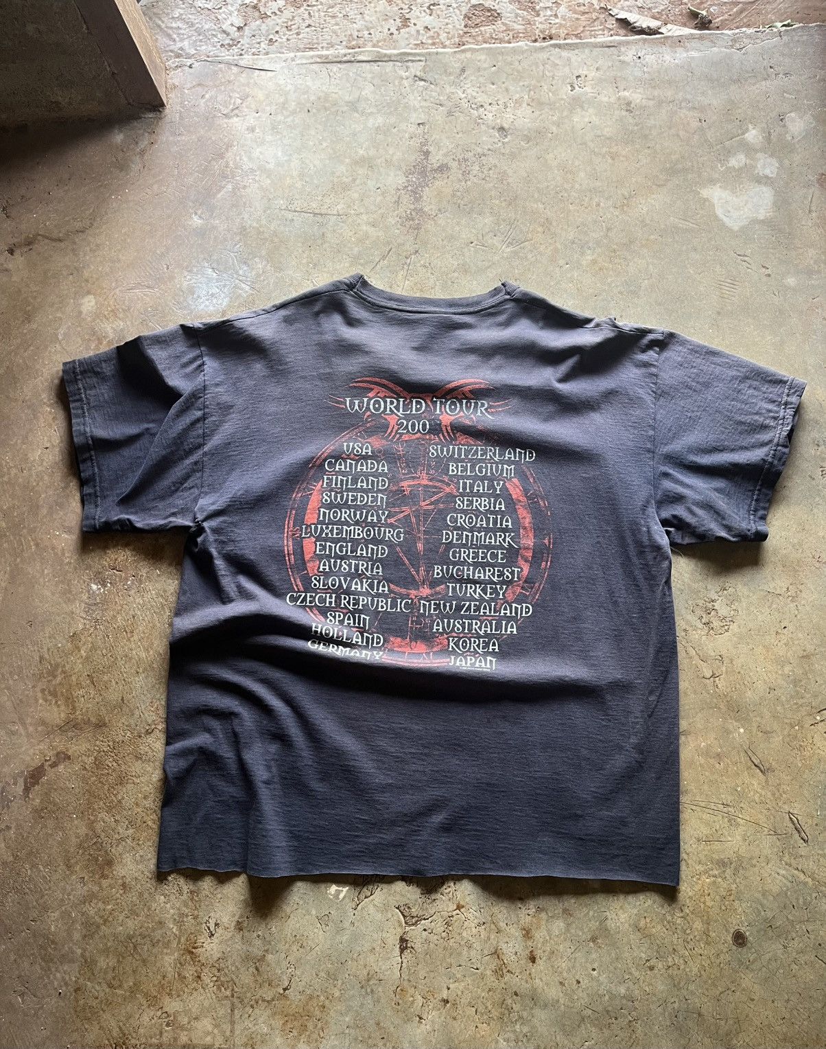 Vintage Thrashed faded judas priest tee Distressed Size US L / EU 52-54 / 3 - 3 Thumbnail