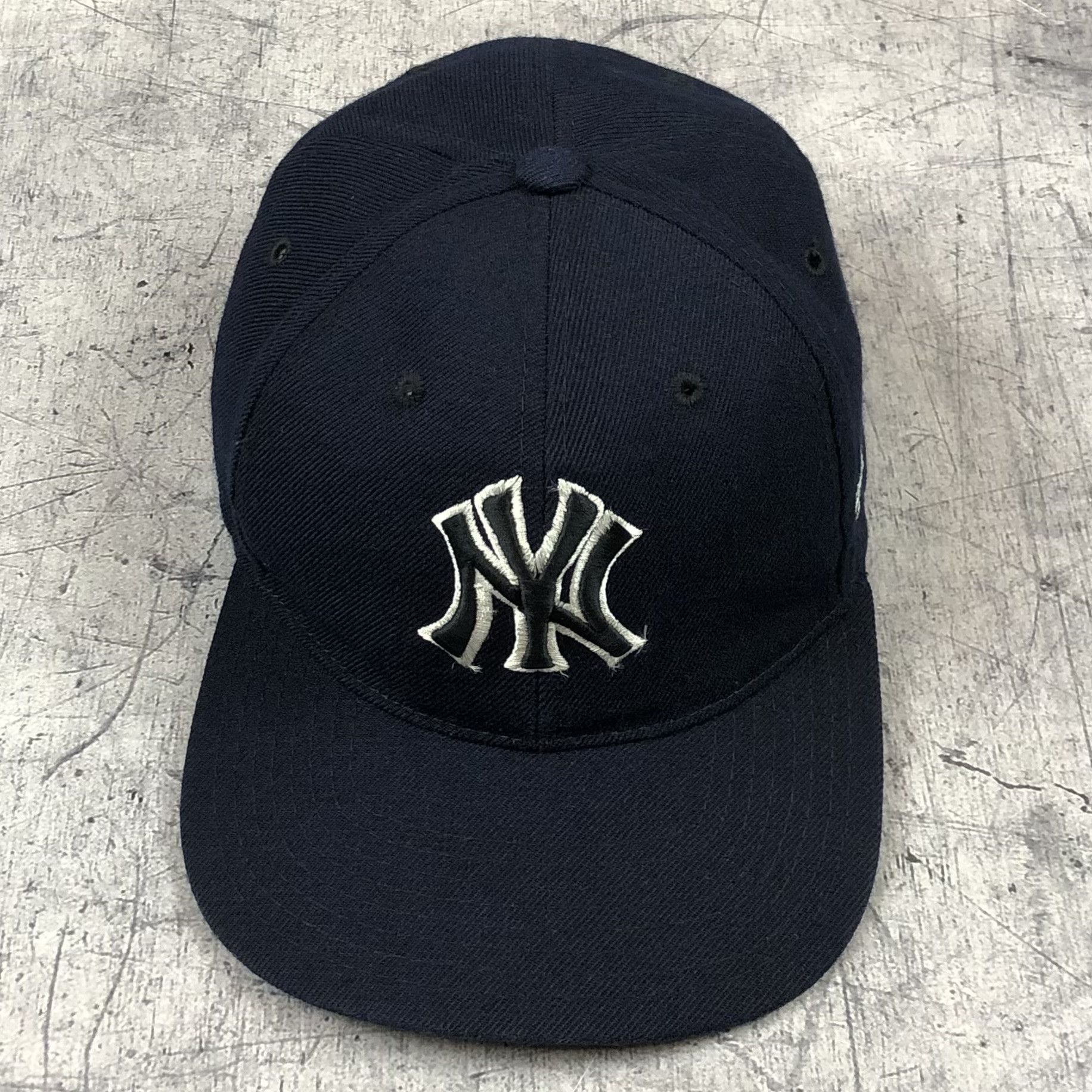 New York Yankees Vintage MLB New York Yankees Cap HUNTER Korea Size ONE SIZE - 2 Thumbnail
