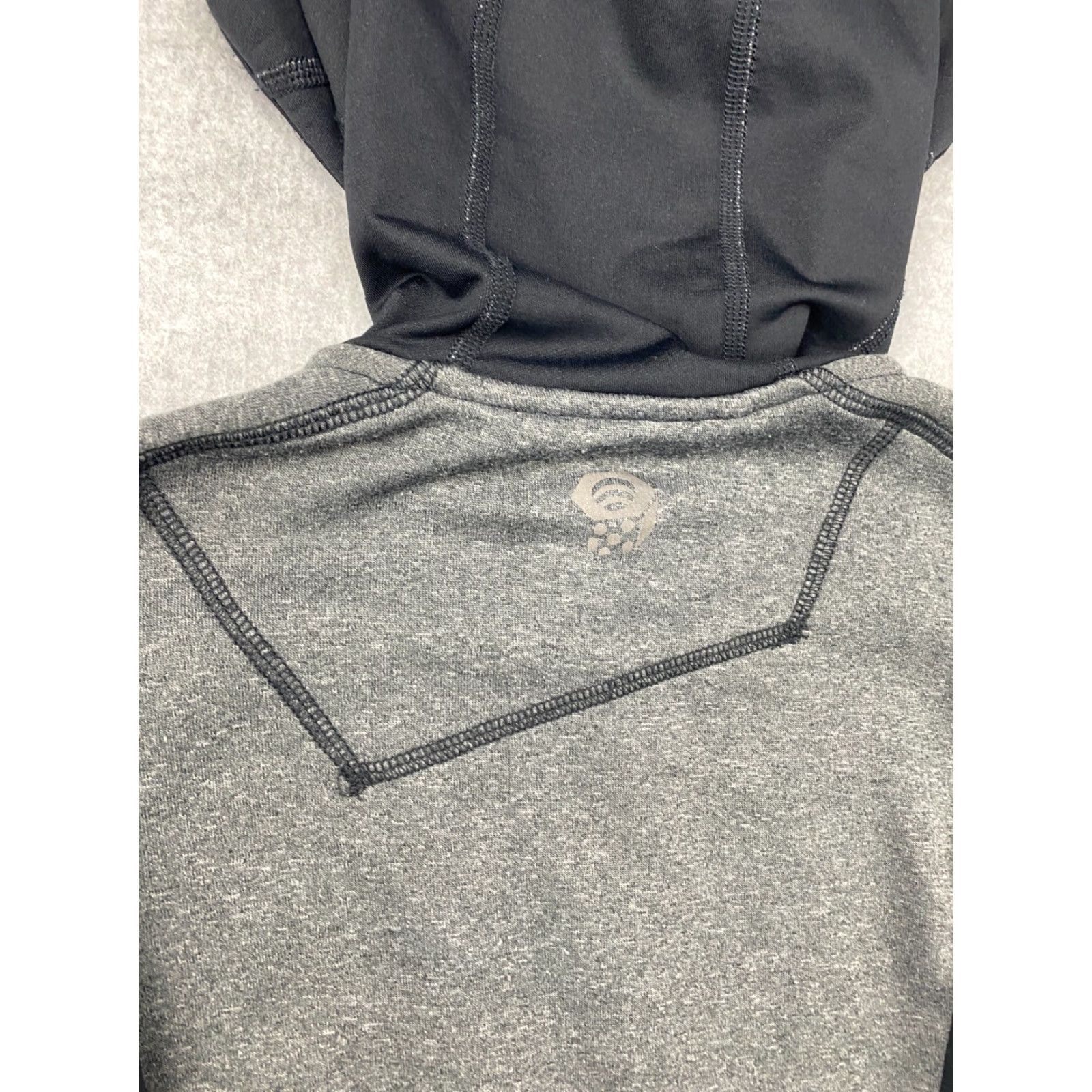 Mountain Hardwear Mountain Hardwear Hoodie Mens Small S Full Zip Pockets Reflective Running Gray Shirt Size US S / EU 44-46 / 1 - 5 Thumbnail