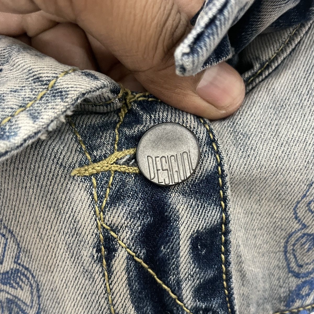 Desigual Vintage Desigual Art Motive Distressed Denim Jacket Size L / US 10 / IT 46 - 5 Thumbnail