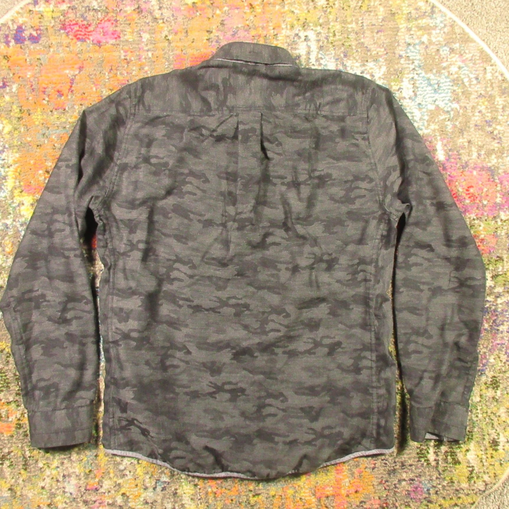 Vintage VINTAGE DESCENDANT OF THIEVES Button Shirt Mens L Camouflage Limited Edition Reversable Collar Size US L / EU 52-54 / 3 - 2 Thumbnail