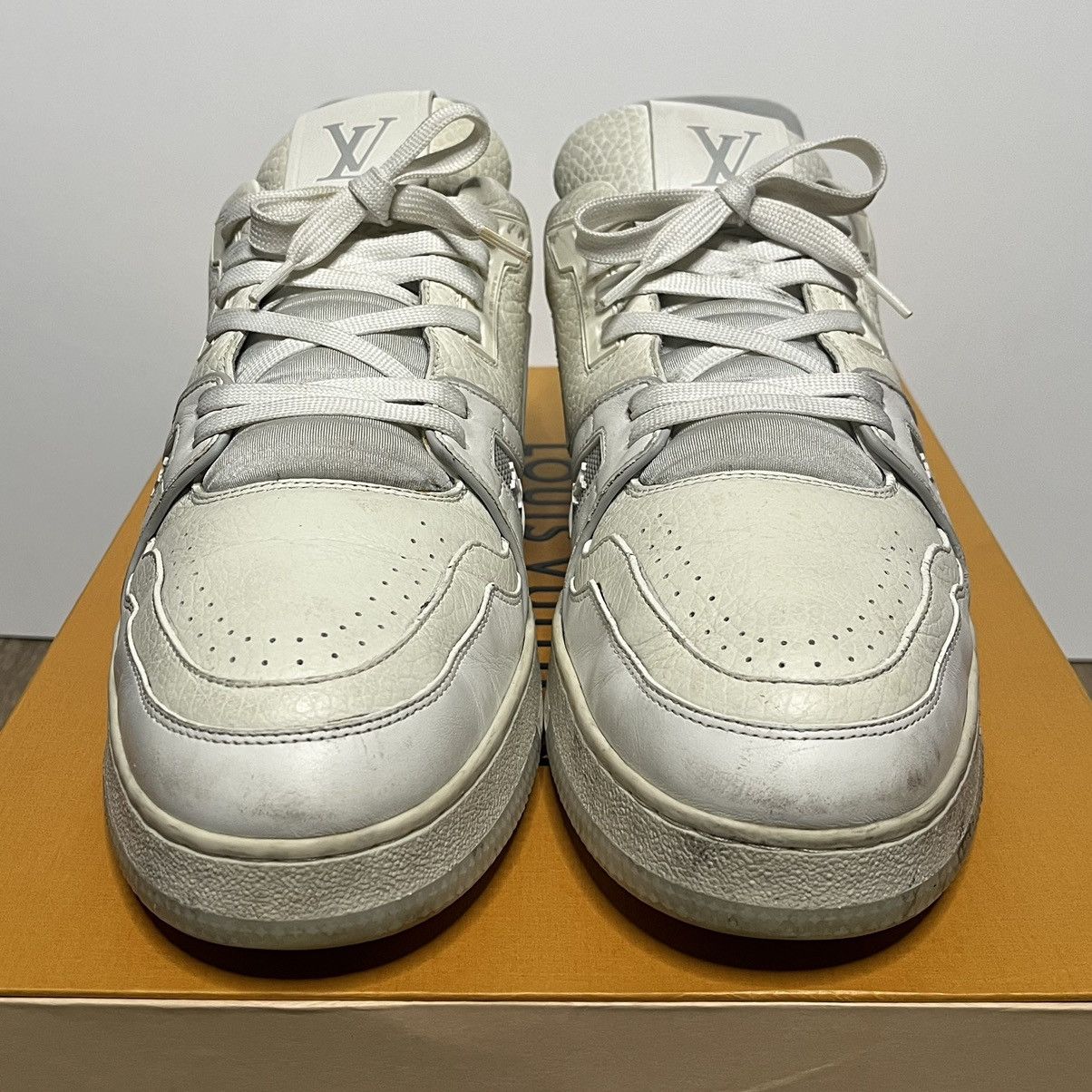 Louis Vuitton white LV trainers Size US 11 / EU 44 - 3 Thumbnail