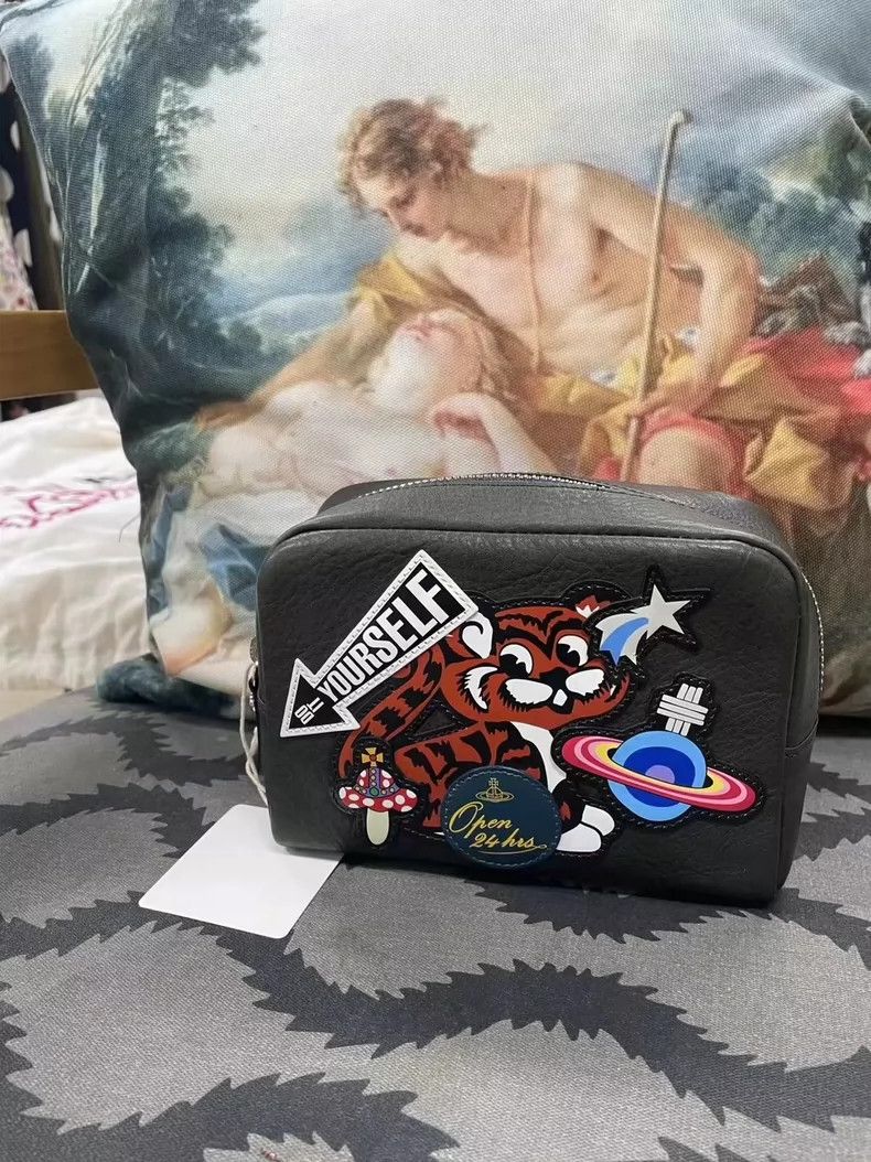 Vivienne Westwood Vivienne Westwood size os Saturn holds a leather handbag Size ONE SIZE - 1 Thumbnail