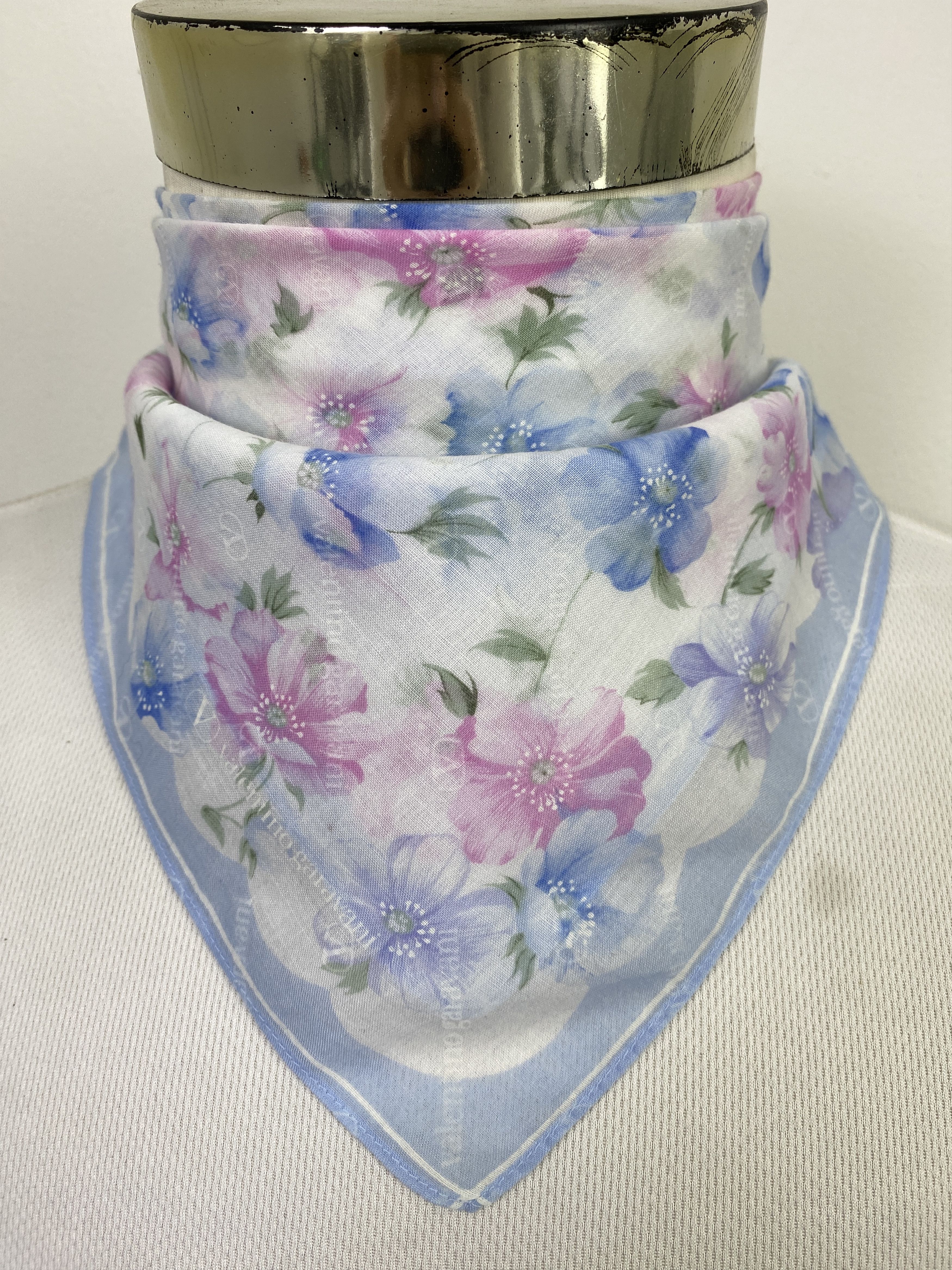 Valentino Valentino Garavani Handkerchief / Neckerchief KT0179 Size ONE SIZE - 1 Thumbnail