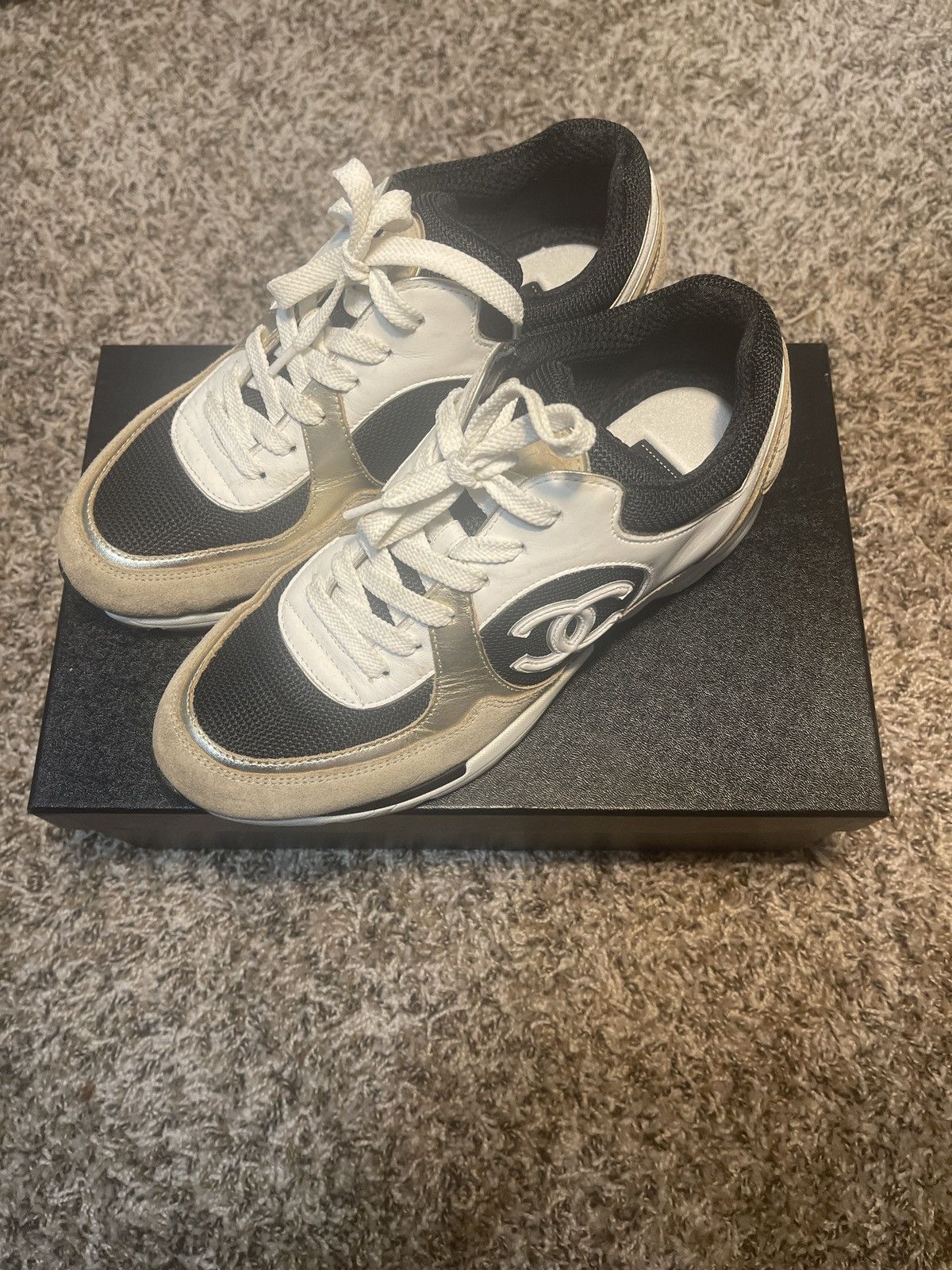 Chanel Chanel White/Gold Low Top Sneakers Size US 7 / EU 40 - 2 Thumbnail