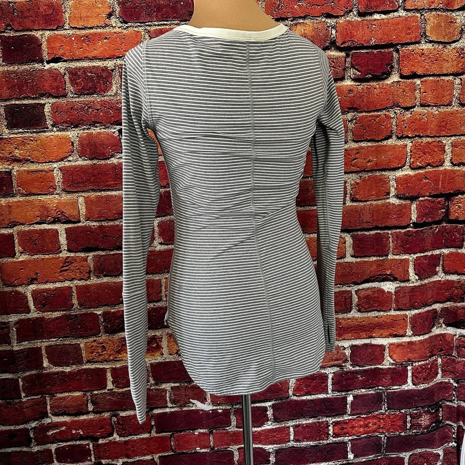 Lululemon Lululemon Awesoma Henley Long Sleeve Shirt Size S / US 4 / IT 40 - 4 Thumbnail