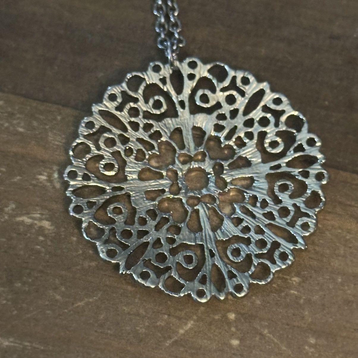 Other Long gold tone filigree medallion pendant necklace Size ONE SIZE - 5 Thumbnail