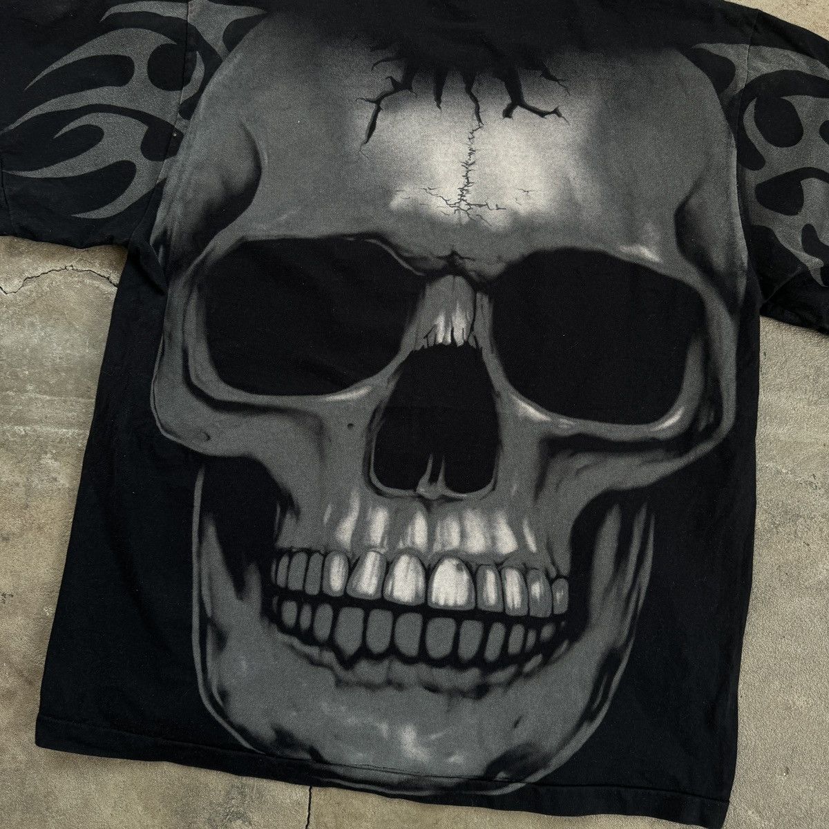 Other Vintage Skull Tribal Overprint T-Shirt Size US L / EU 52-54 / 3 - 7 Thumbnail