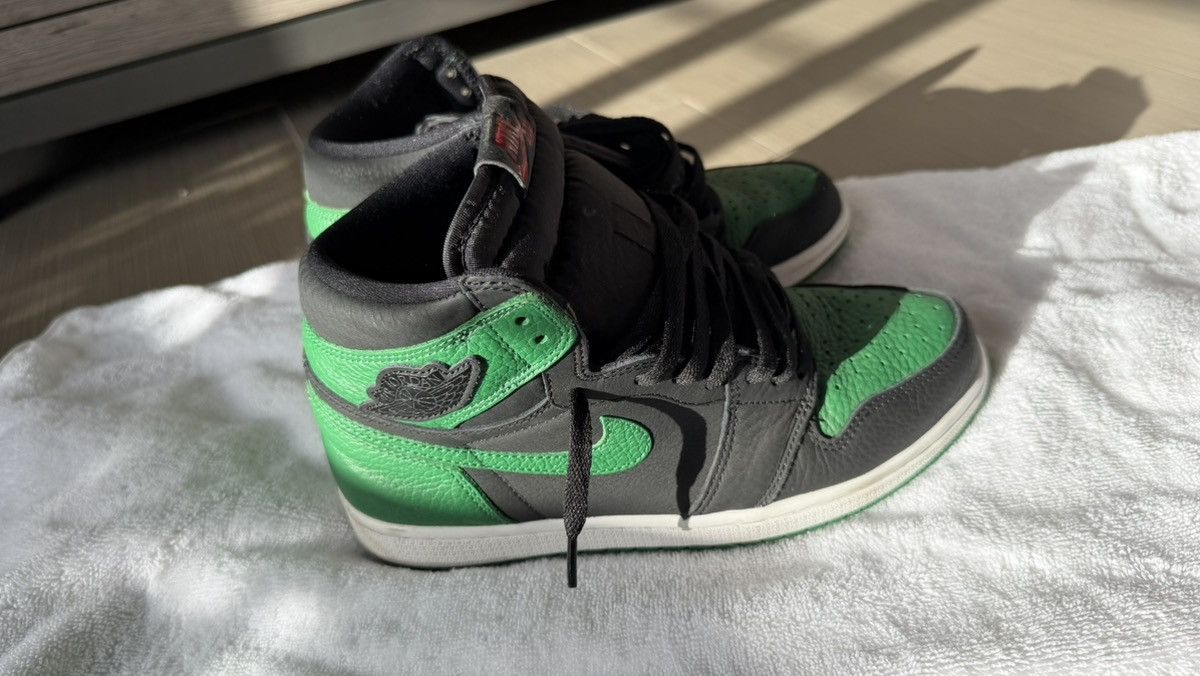 Jordan Brand Air Jordan 1 OG Pine Green 2.0 Size US 8 / EU 41 - 6 Thumbnail