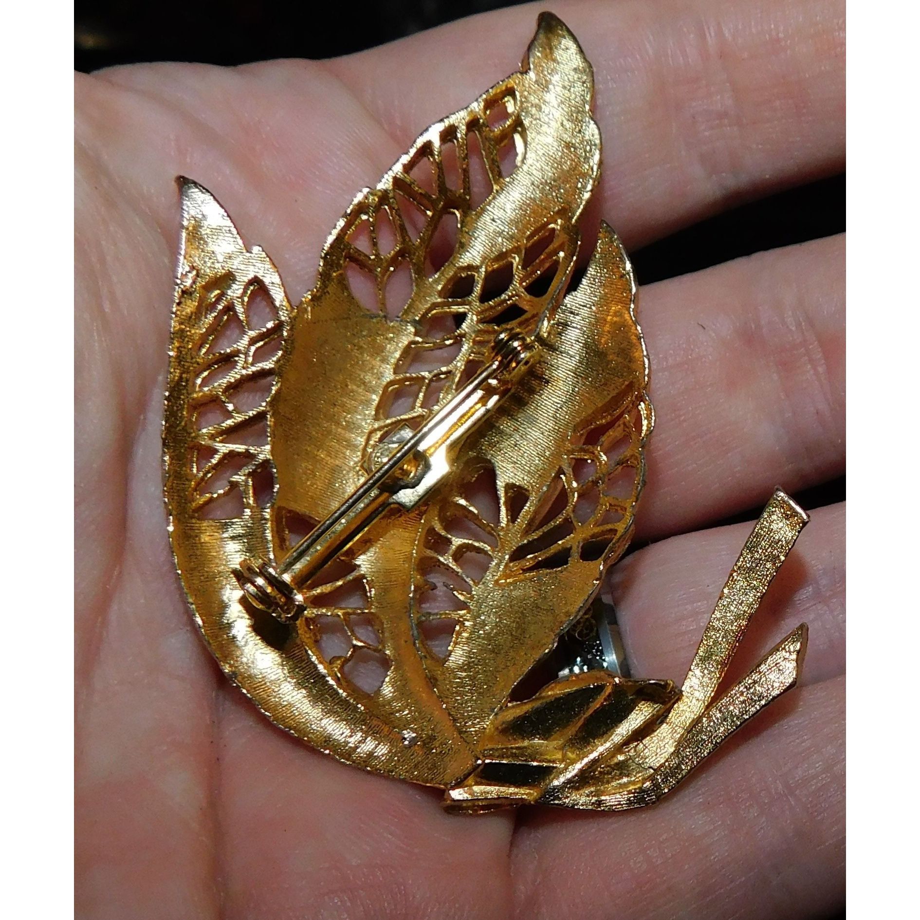 Other Vintage Gold Tone Brushed Fall Leaf Brooch Size ONE SIZE - 4 Thumbnail