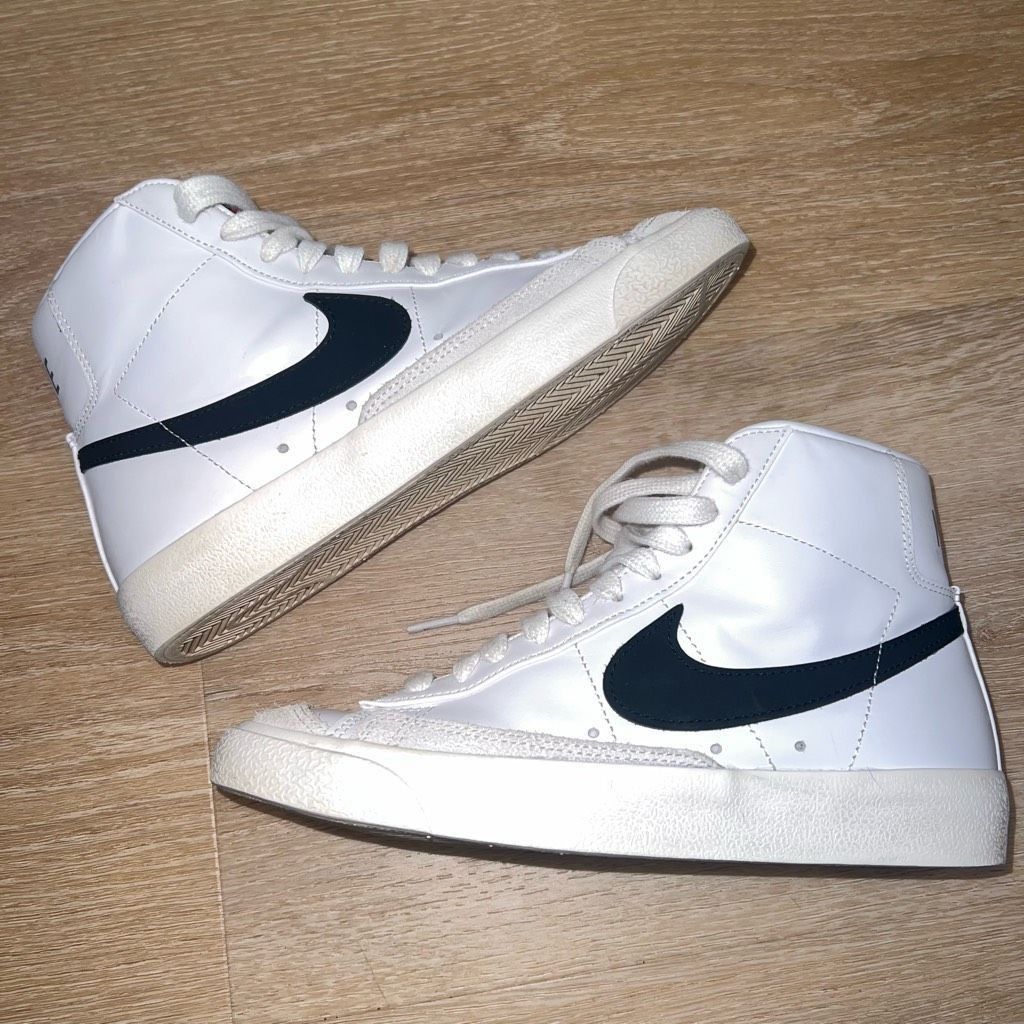Nike Nike Blazer Mid 77 High-Top Sneaker Classic Black White Leather Suede Women's 6 Size US 6 / IT 36 - 7 Thumbnail