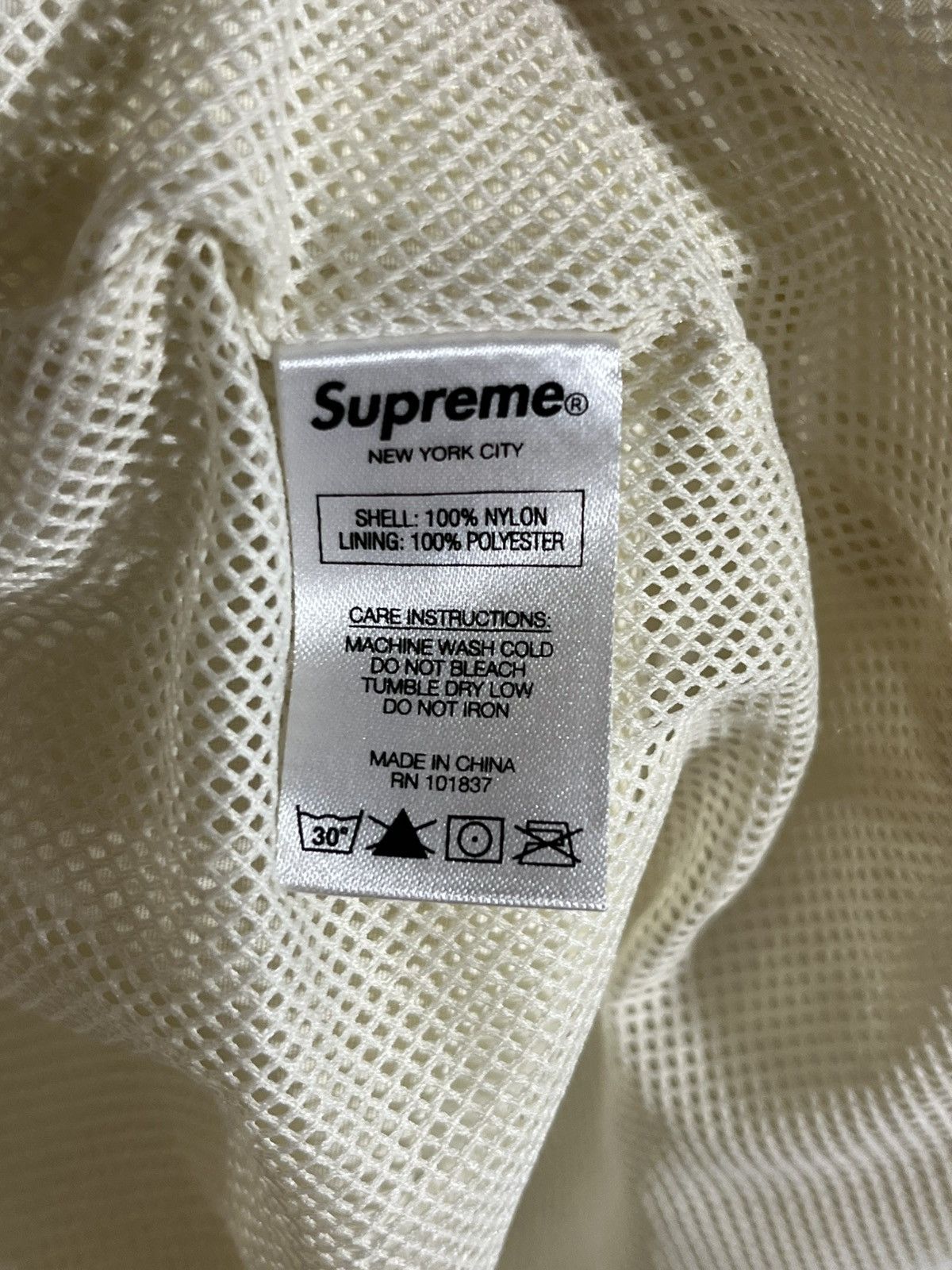 Supreme Supreme windbreaker size L Size US L / EU 52-54 / 3 - 4 Thumbnail
