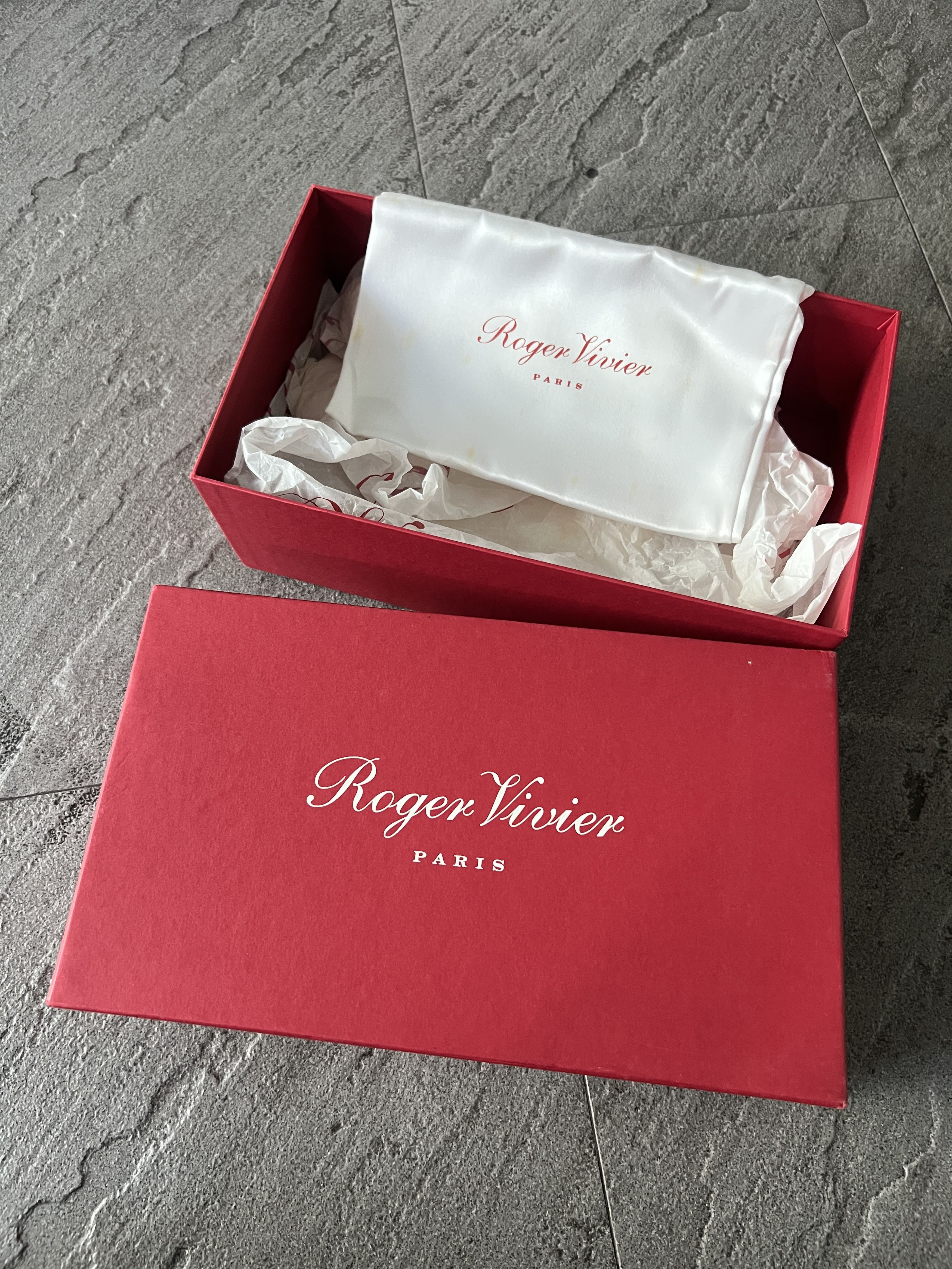 Roger Vivier Roger Vivier Red Patent Belle Vivier Heels 34.5 Size US 4.5 / IT 34.5 - 11 Thumbnail