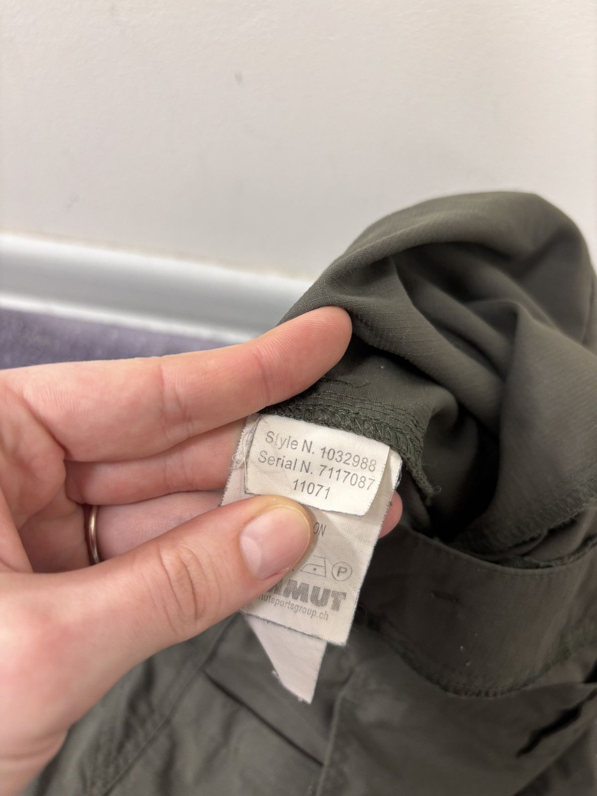 Mammut Mammut Mountain Men’s Pants Trousers Outdoor Hiking Khaki Size US 36 / EU 52 - 12 Thumbnail