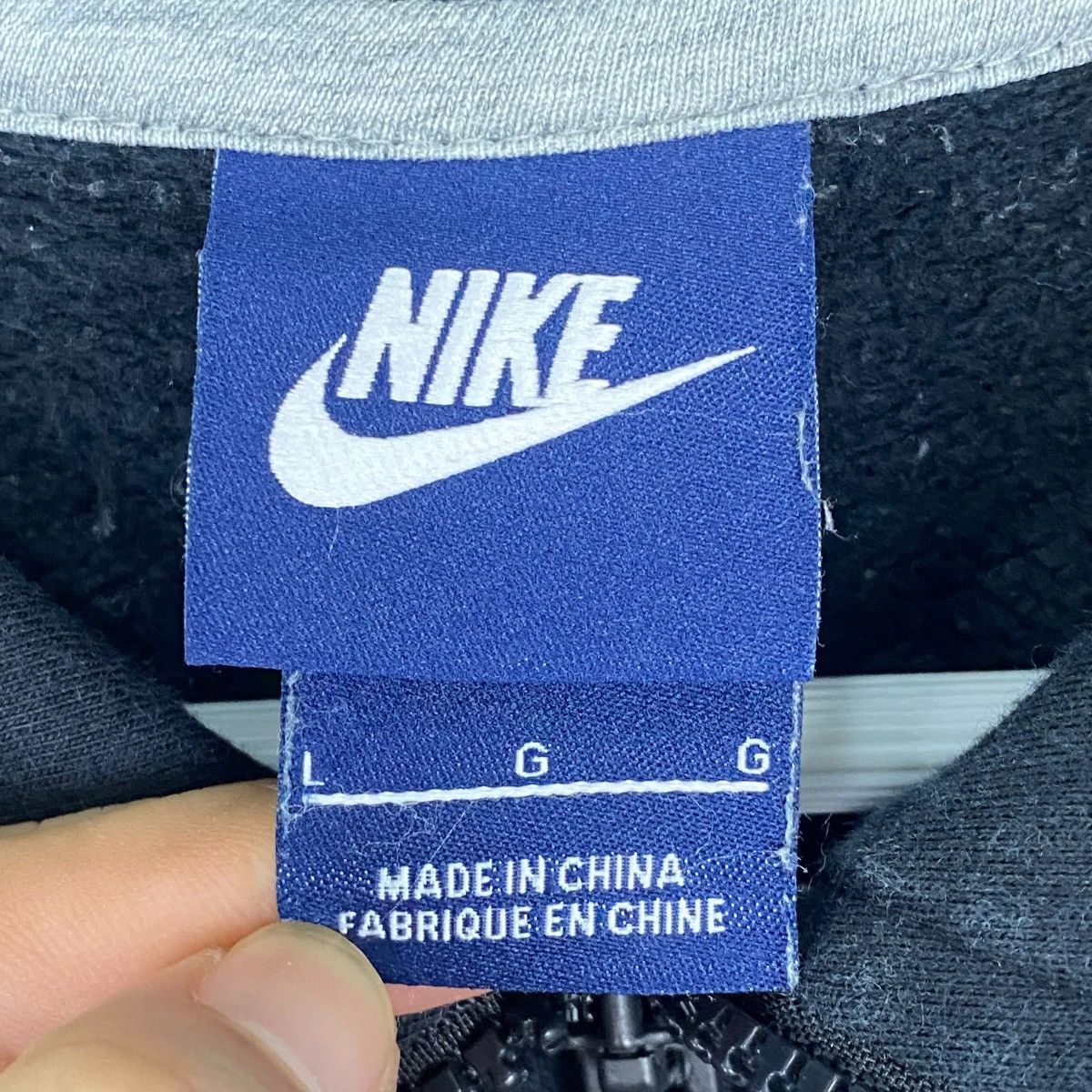 Other Vintage 90s Nike Swoosh Hoodie Sweater Black Made In Vietnam Size US L / EU 52-54 / 3 - 5 Thumbnail
