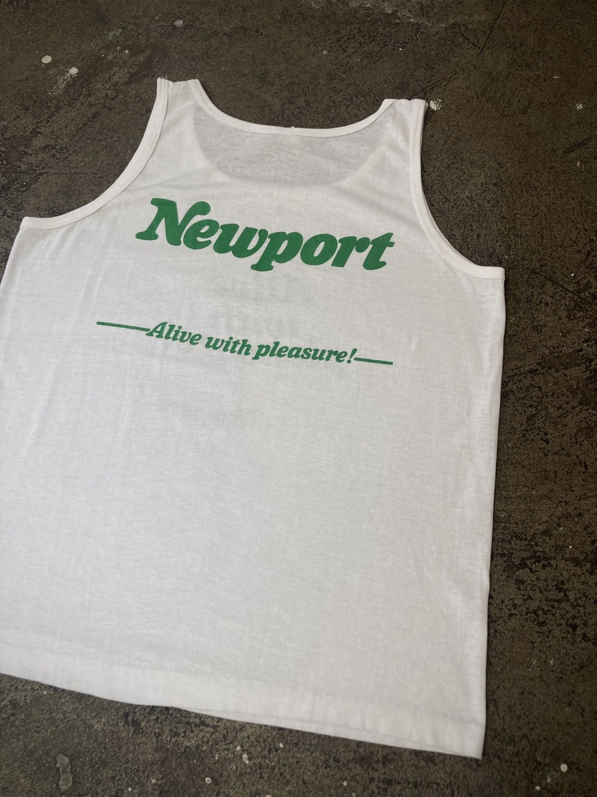 Vintage Vintage 90s Newport Cigarettes Tank Top Size US L / EU 52-54 / 3 - 7 Thumbnail