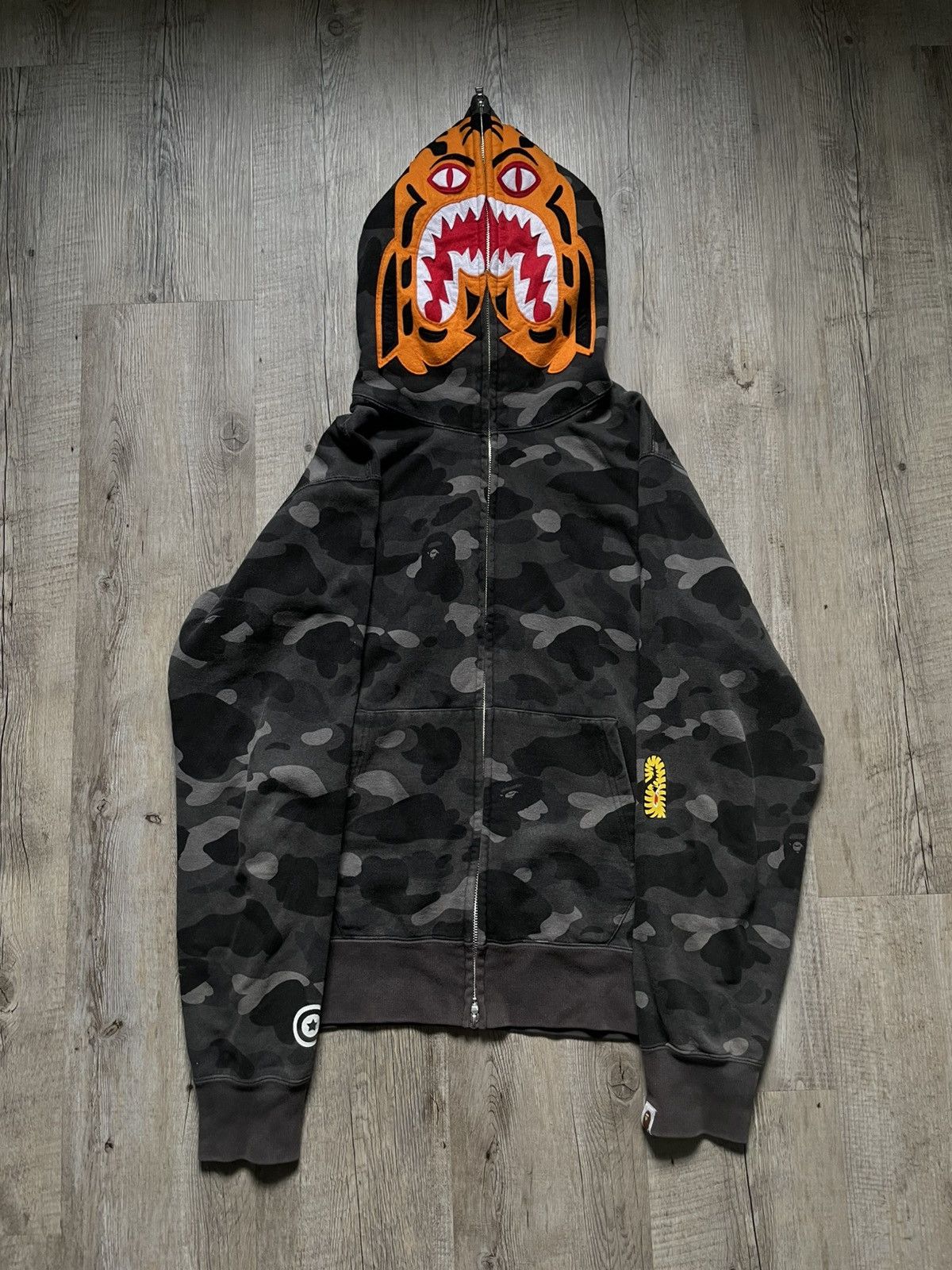 Bape A Bathing Ape (Bape) Tiger Full-Zip Hoodie Size US L / EU 52-54 / 3 - 1 Thumbnail