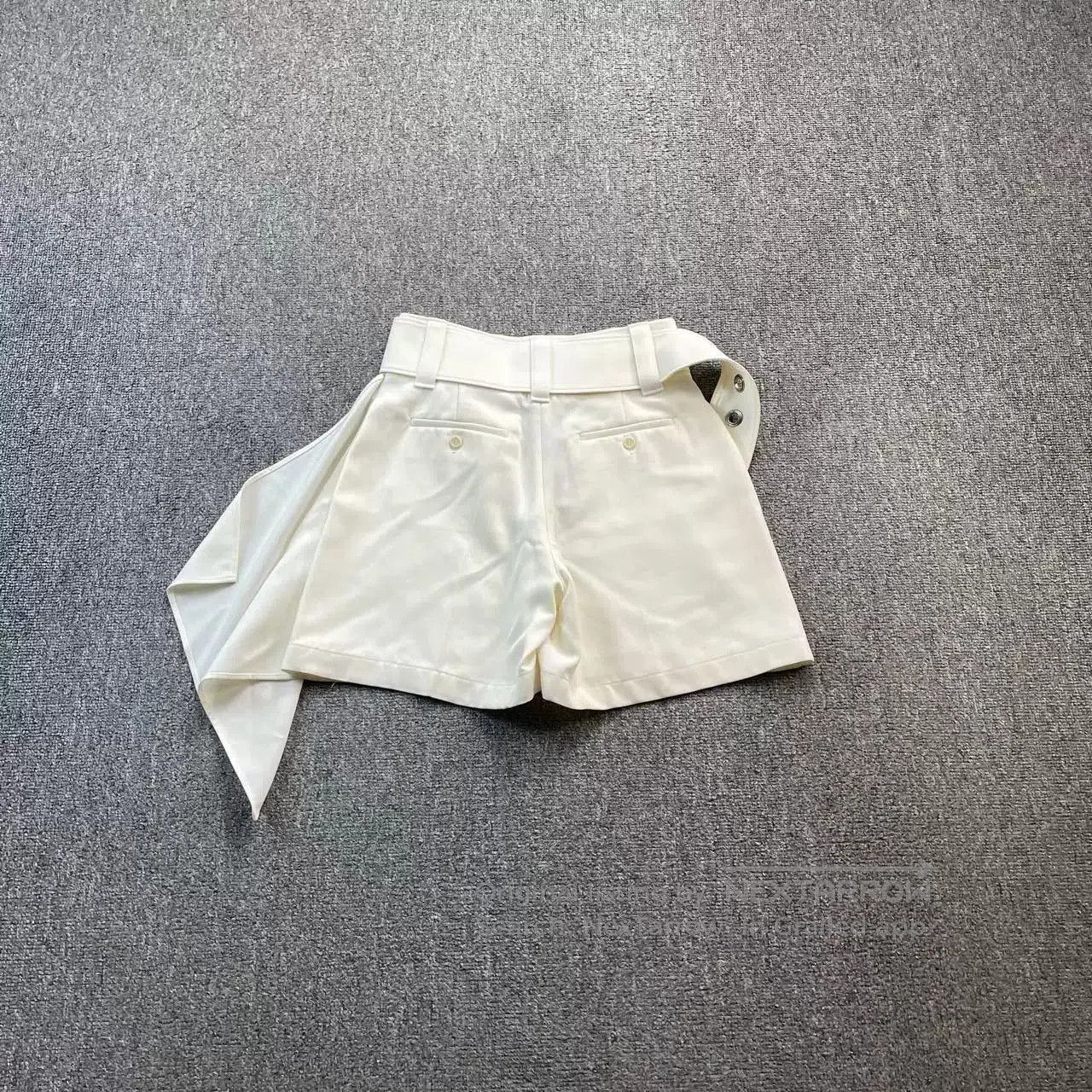 JW Anderson JW Anderson White Wide Belt Shorts. Size 30" / US 8 / IT 44 - 2 Thumbnail