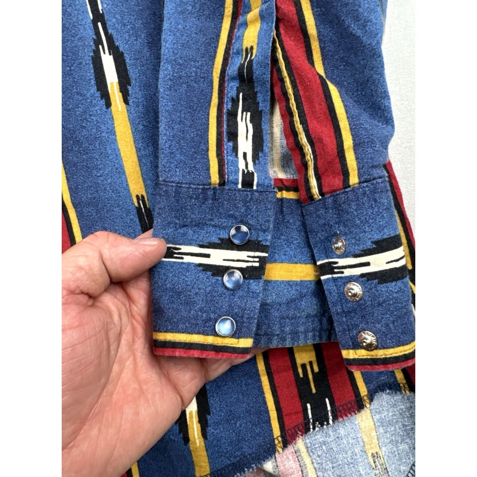 Wrangler VINTAGE Wrangler Aztec Stripe Pearl Snap Shirt Blue M Mens Wrangler Shirt Size US M / EU 48-50 / 2 - 4 Thumbnail