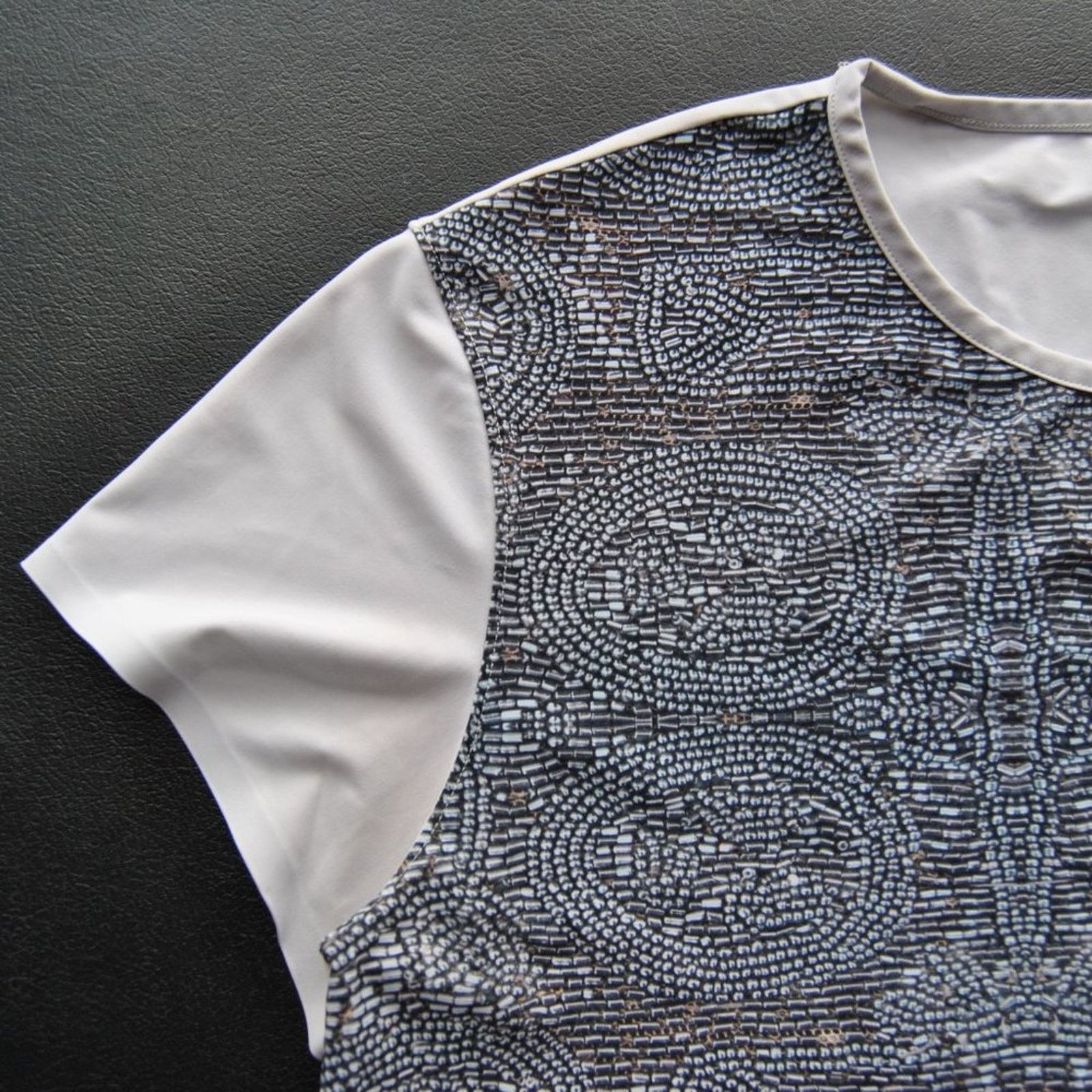 Lululemon Lululemon Graphic Design White Shirt Size L / US 10 / IT 46 - 4 Thumbnail