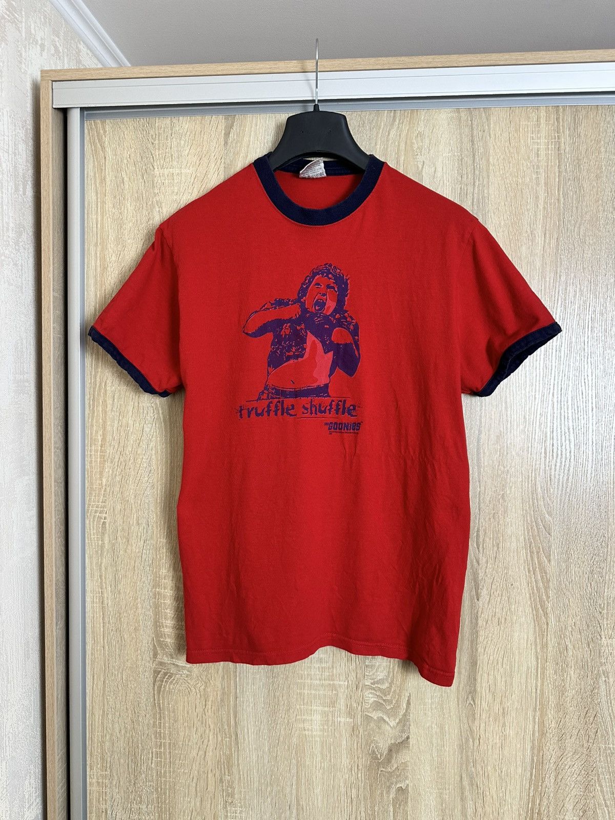 Japanese Brand 🔥 VINTAGE 00s THE GOONIES TRUFFLE SHUFFLE MOVIE T SHIRT Size US M / EU 48-50 / 2 - 2 Thumbnail